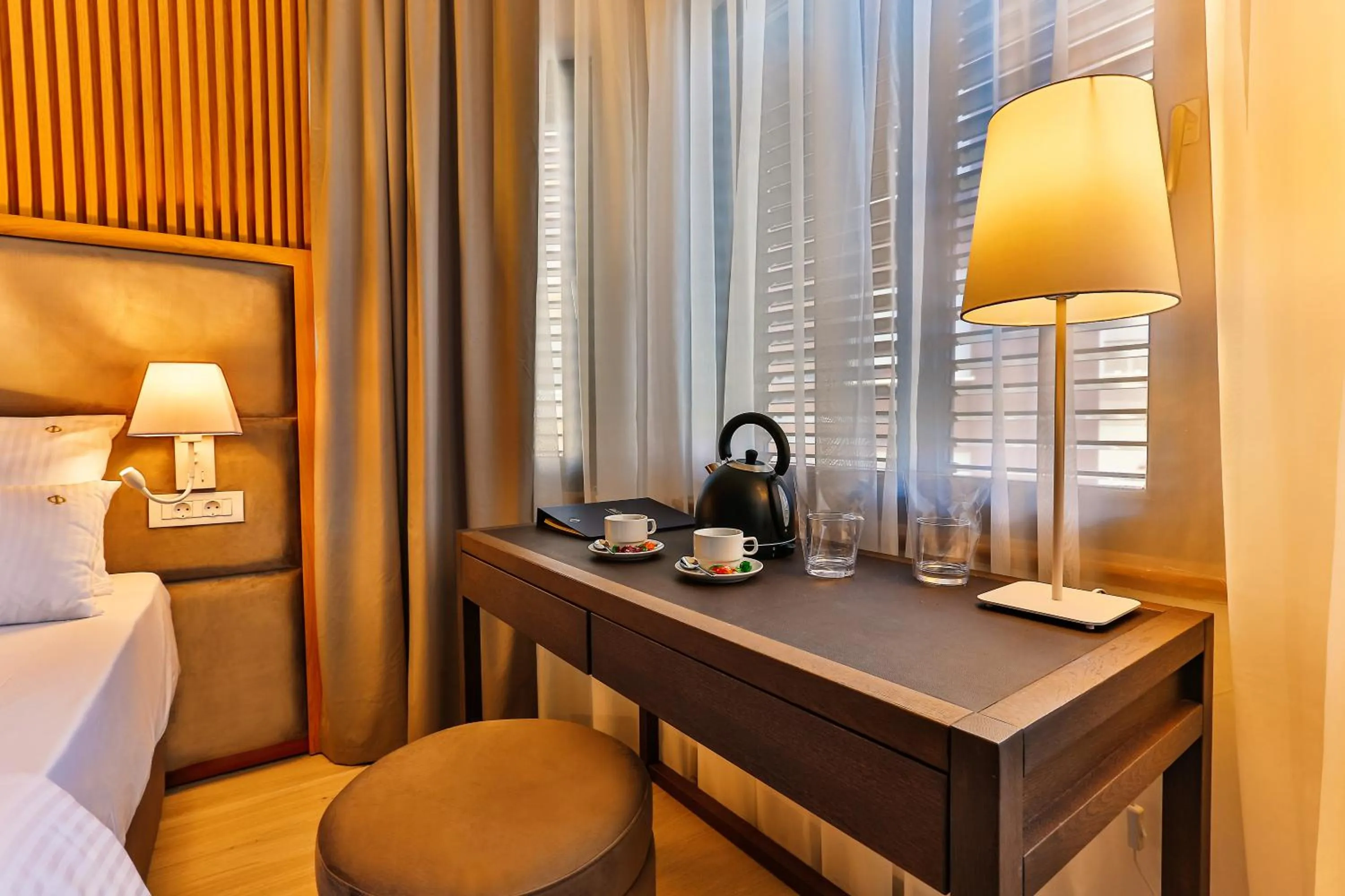 Coffee/tea facilities, Bed in Villa Dvor Kornic