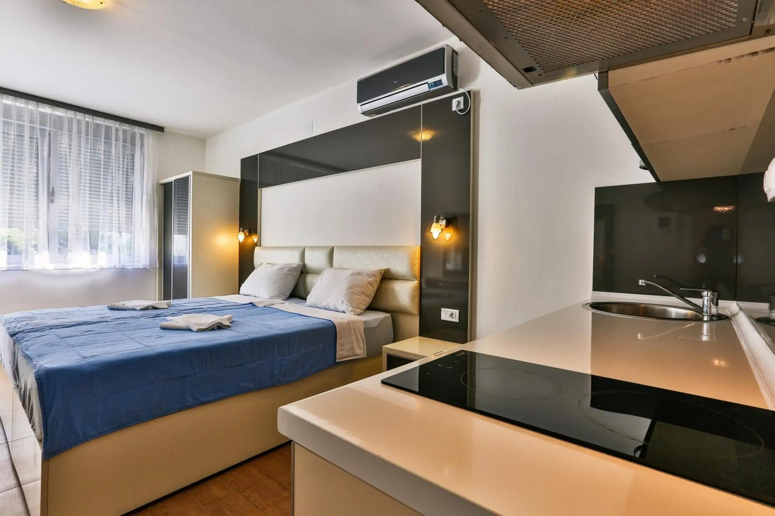 Depadance studio with terrace - building in Villa Dvor Kornic Depadance studio with terrace - building in Villa Dvor Kornic