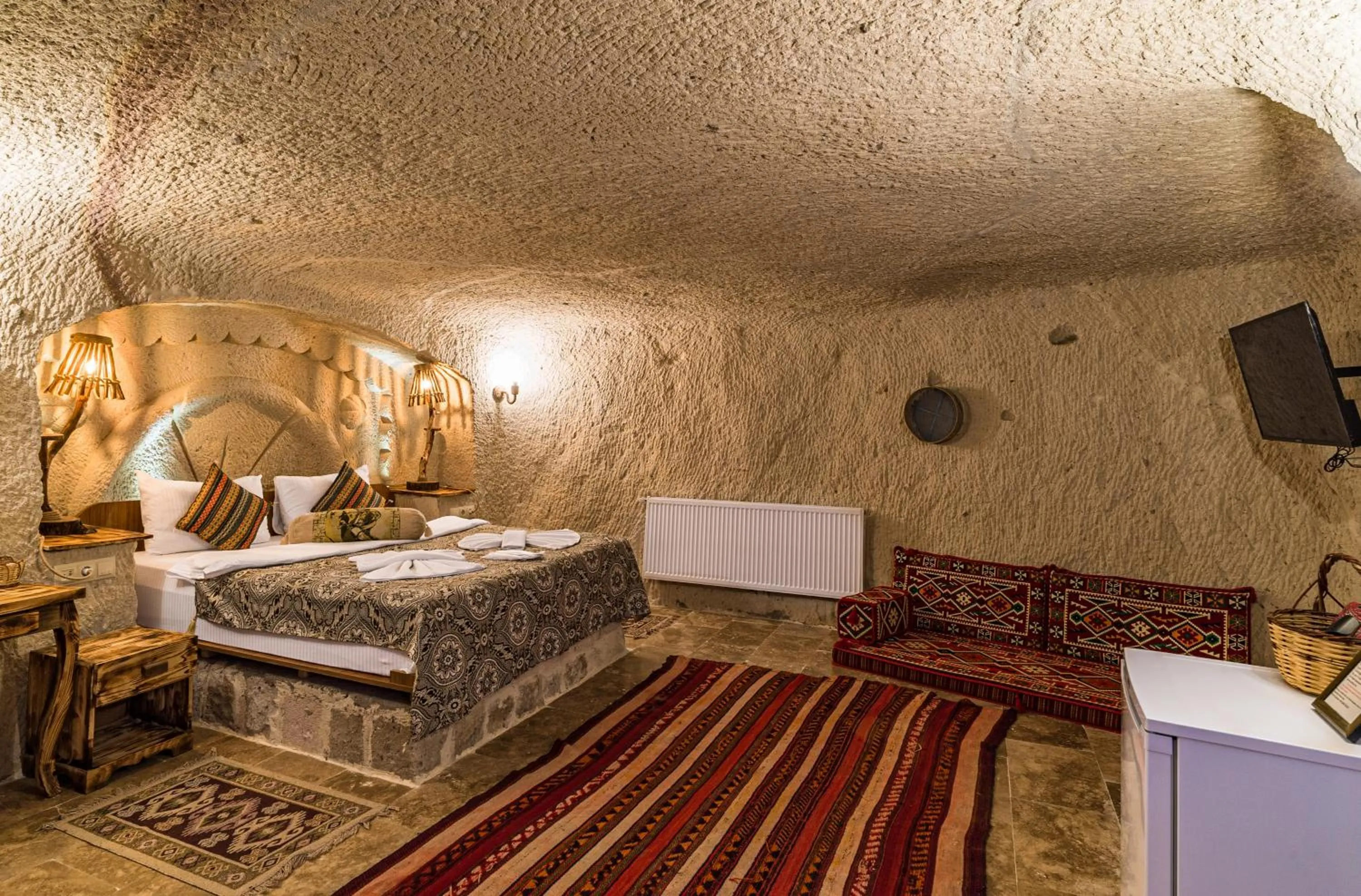 Photo of the whole room, Bed in Cappadocia Ennar Cave Swimming Pool Hot & SPA