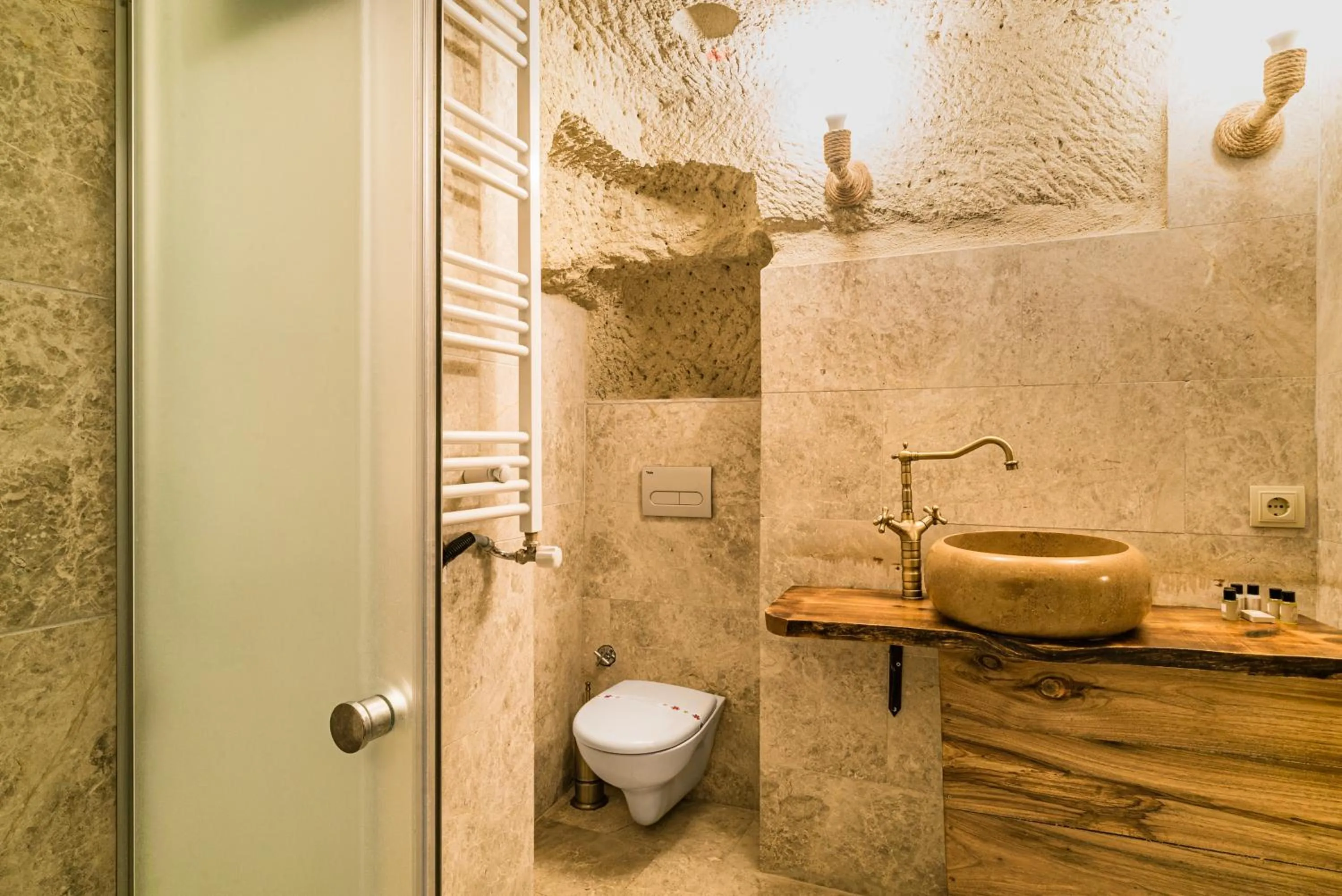 Bathroom in Cappadocia Ennar Cave Swimming Pool Hot & SPA