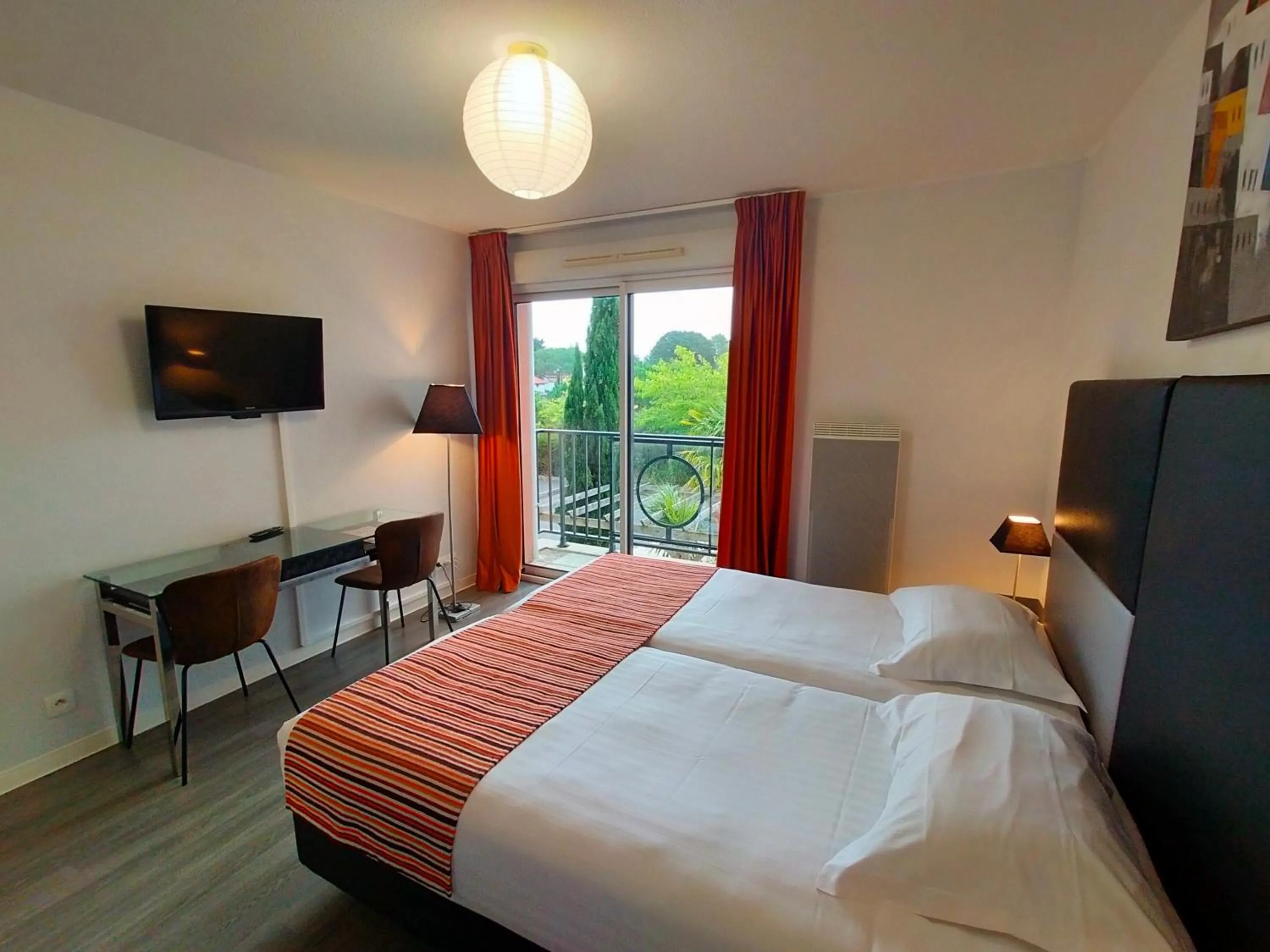 Bed in Adonis La Baule