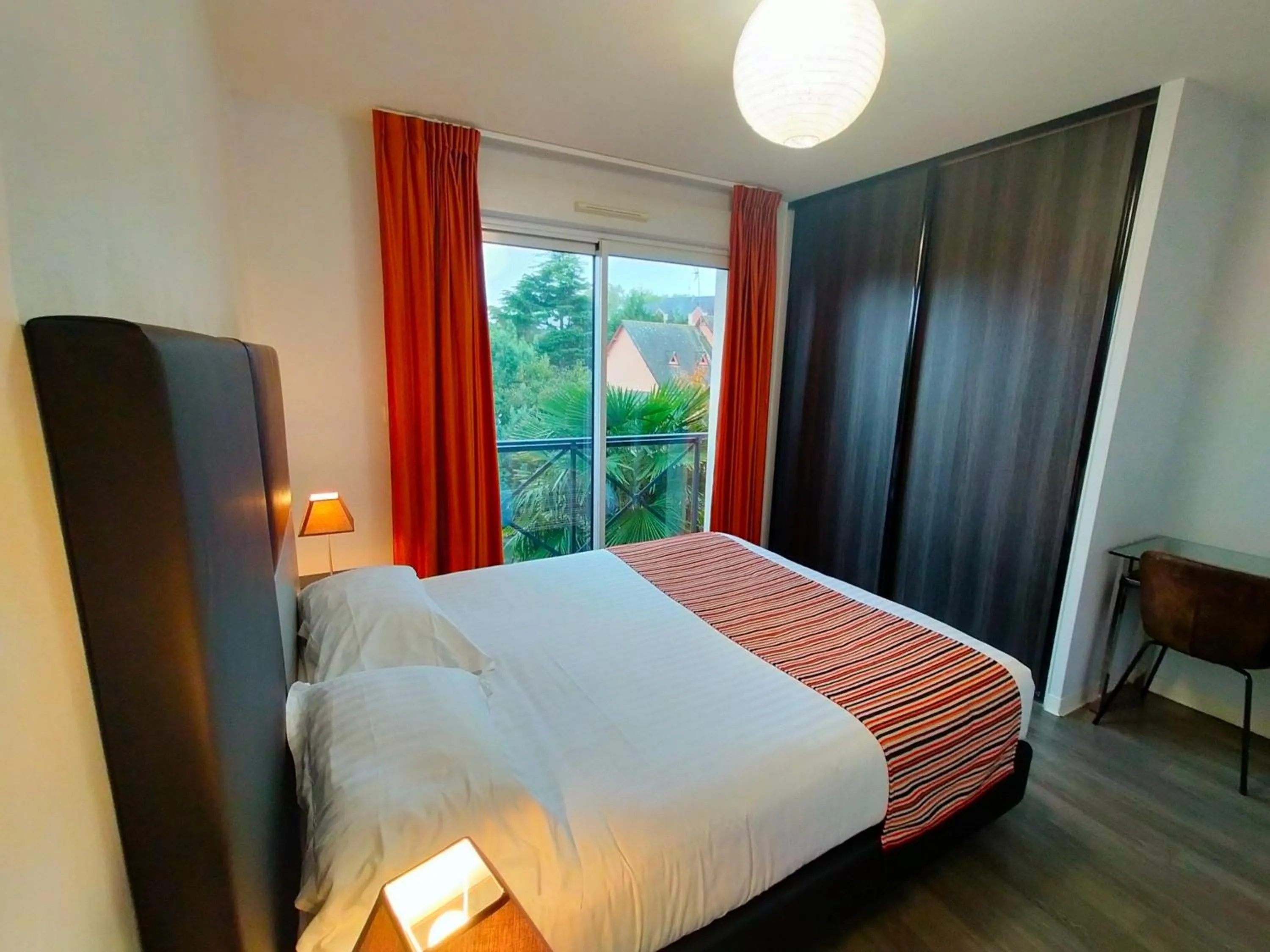 Photo of the whole room, Bed in Adonis La Baule