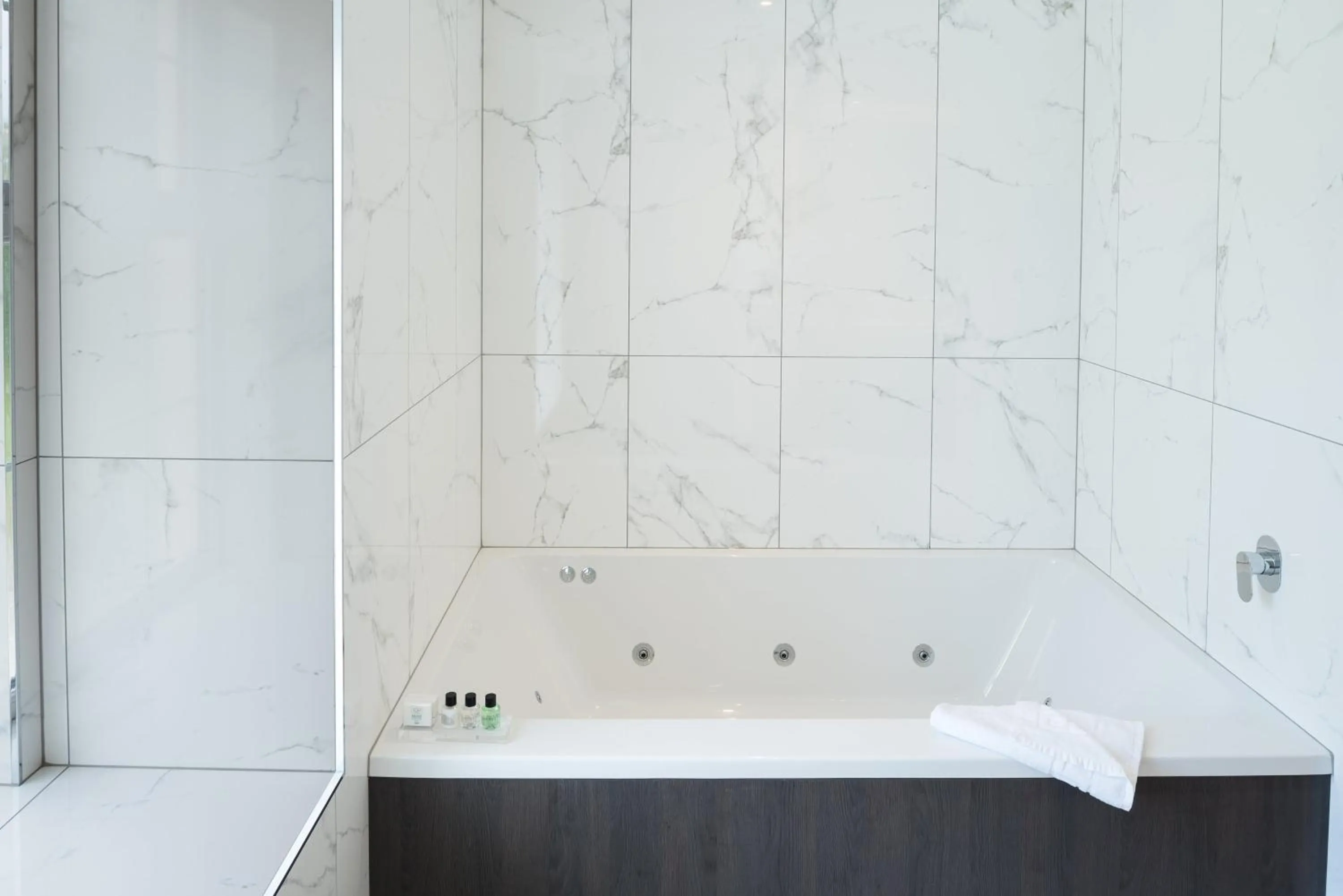 Bath in Dalmeny Park House Hotel