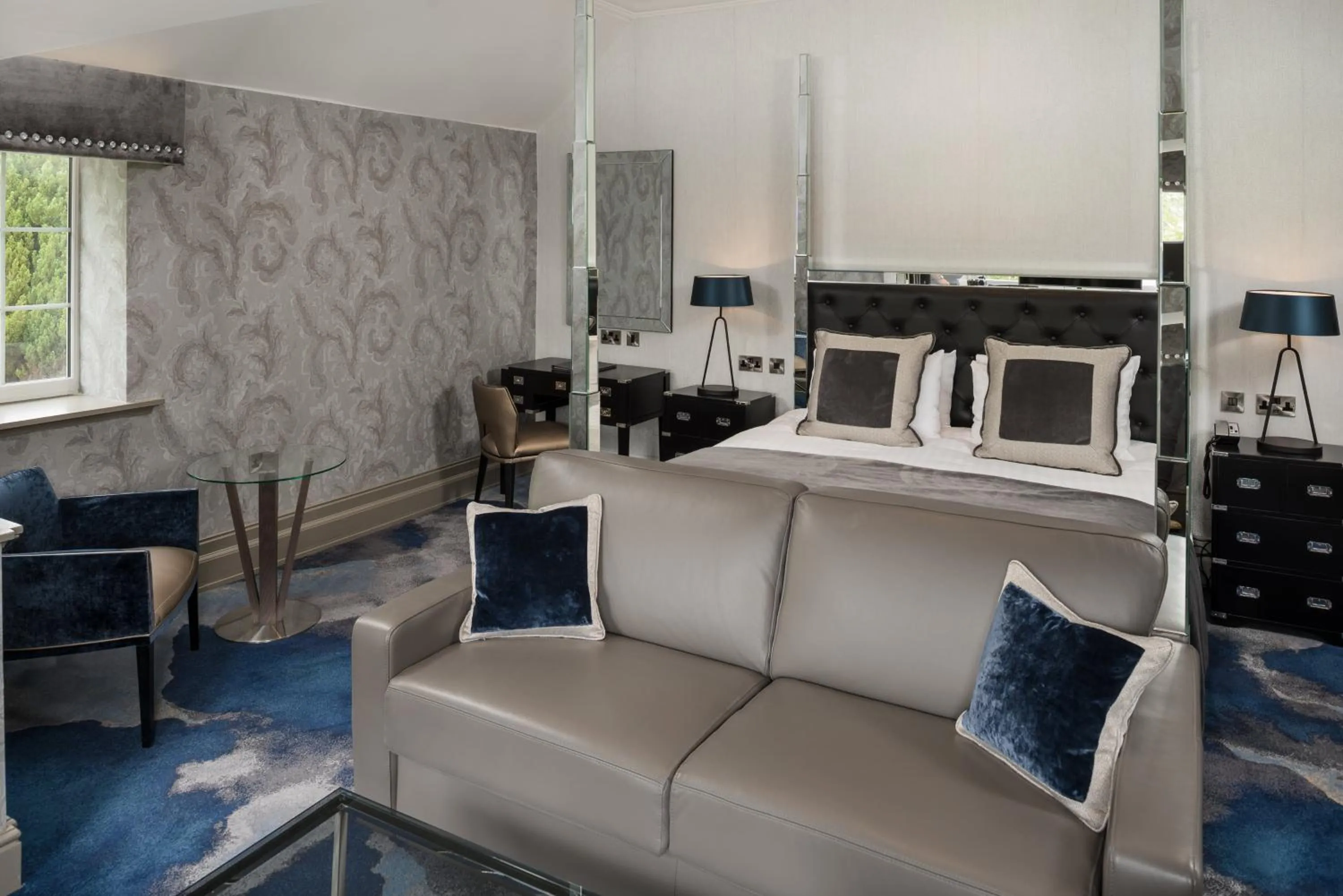 Bedroom in Dalmeny Park House Hotel