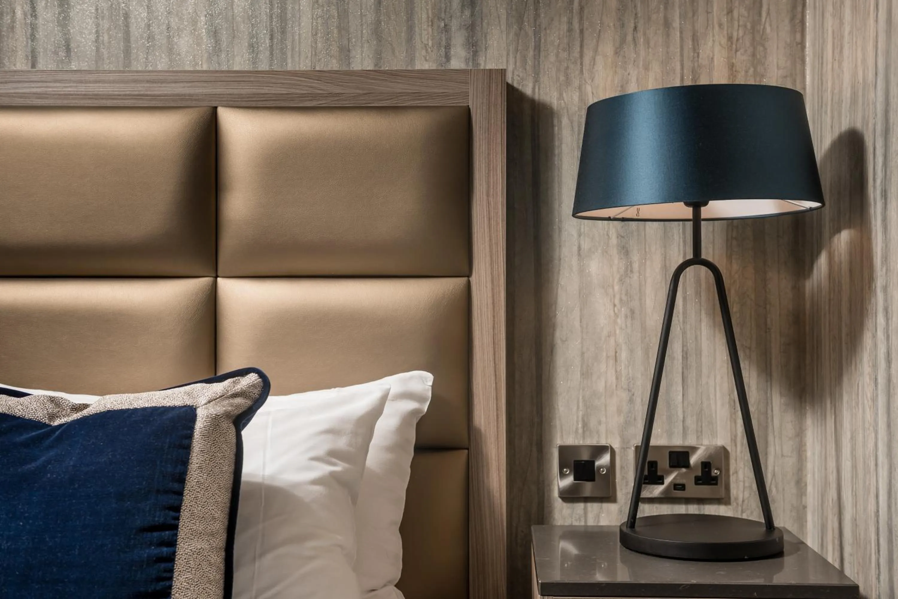 Bed in Dalmeny Park House Hotel