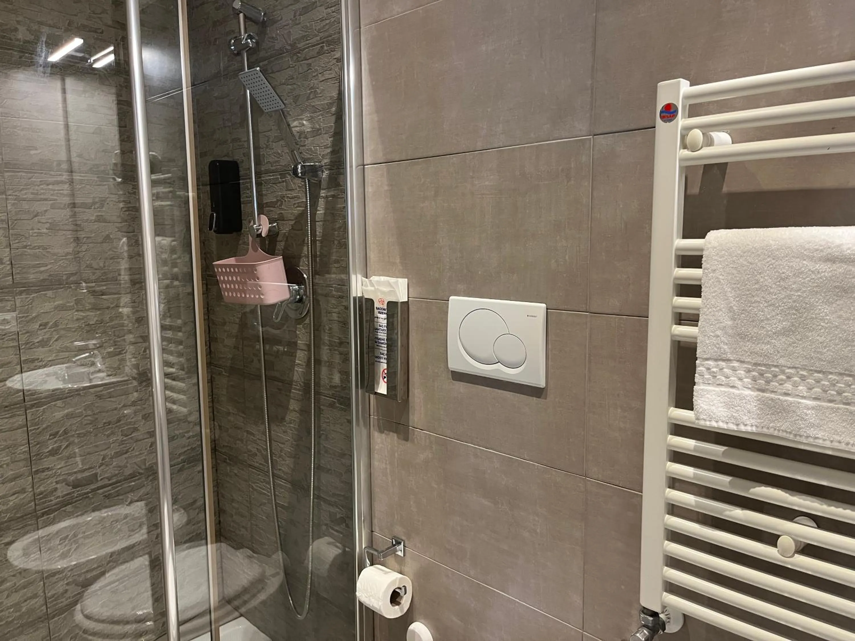 Shower in Le Terrazze di San Giovanni