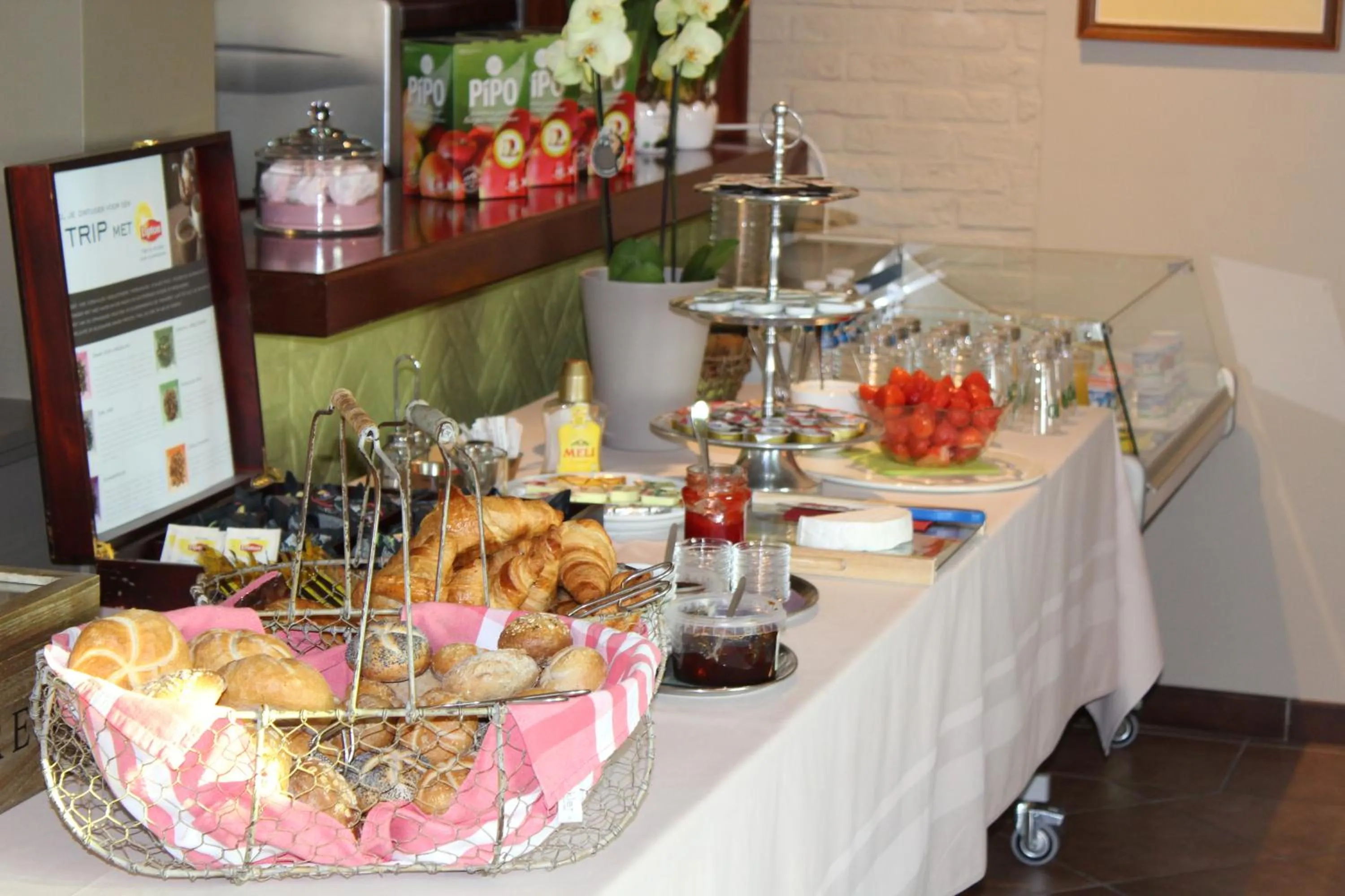 Continental breakfast in B&B De Vroling