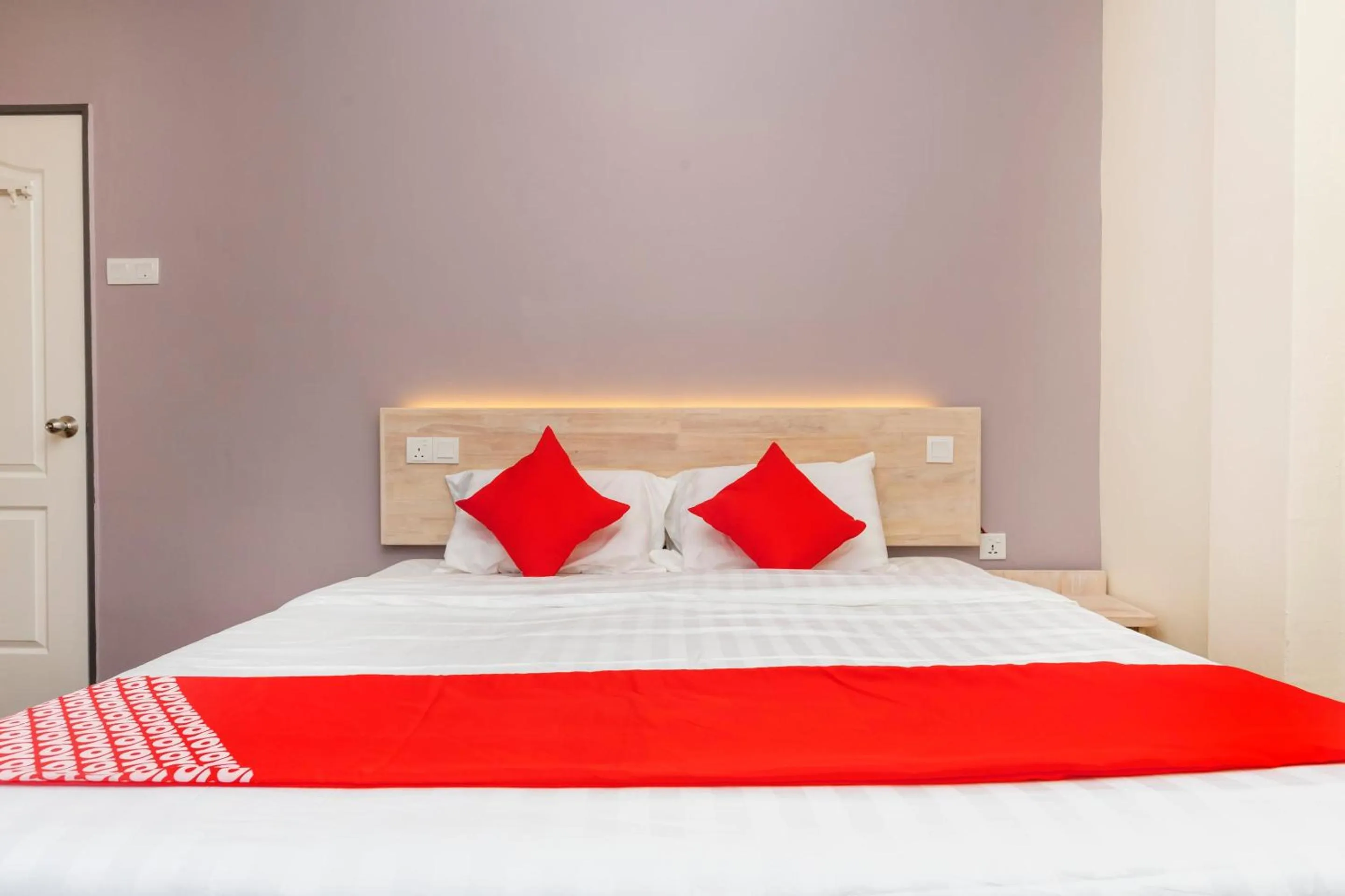 Bedroom, Bed in OYO 778 Bmw 2 Hotel