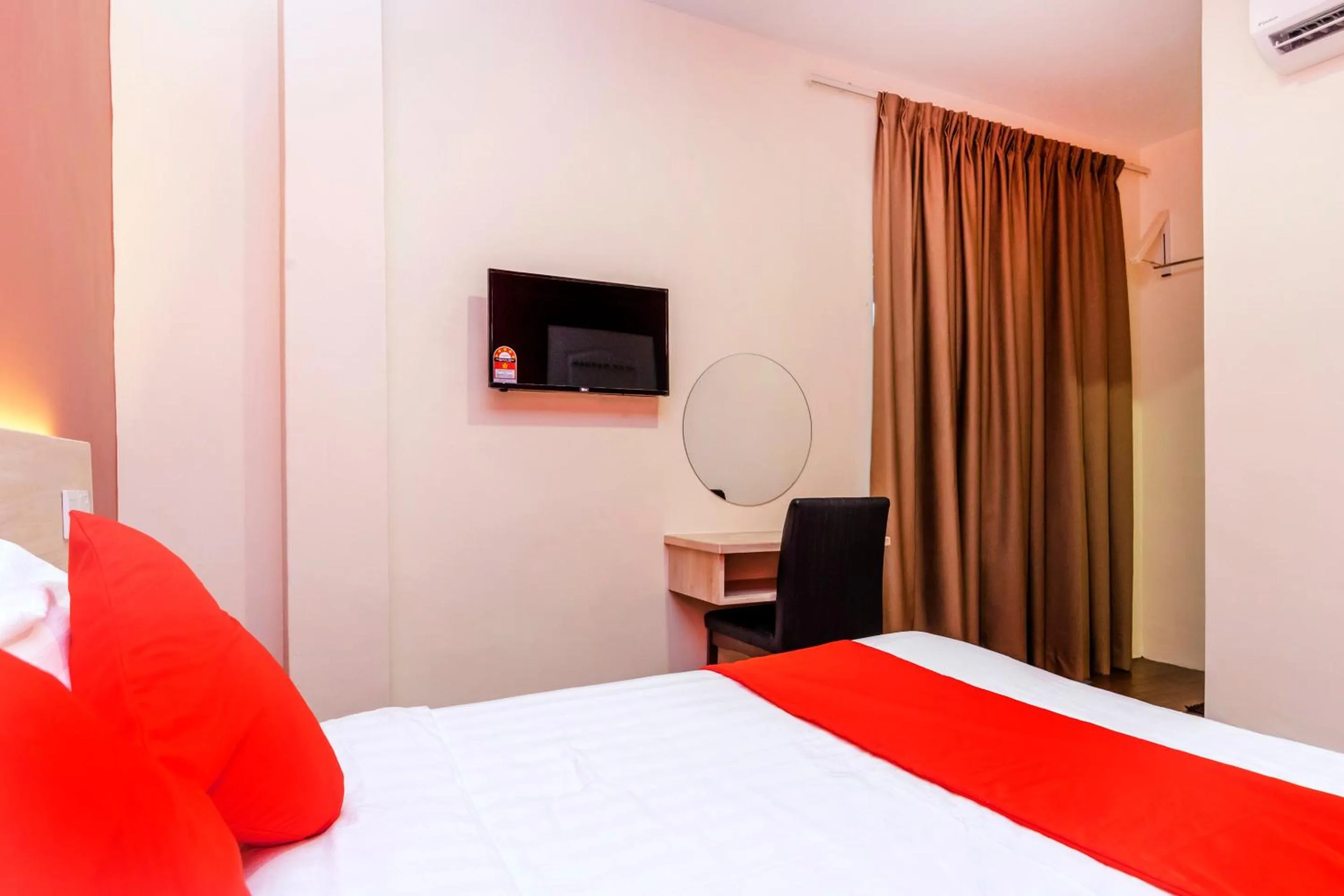 Bedroom, Bed in OYO 778 Bmw 2 Hotel