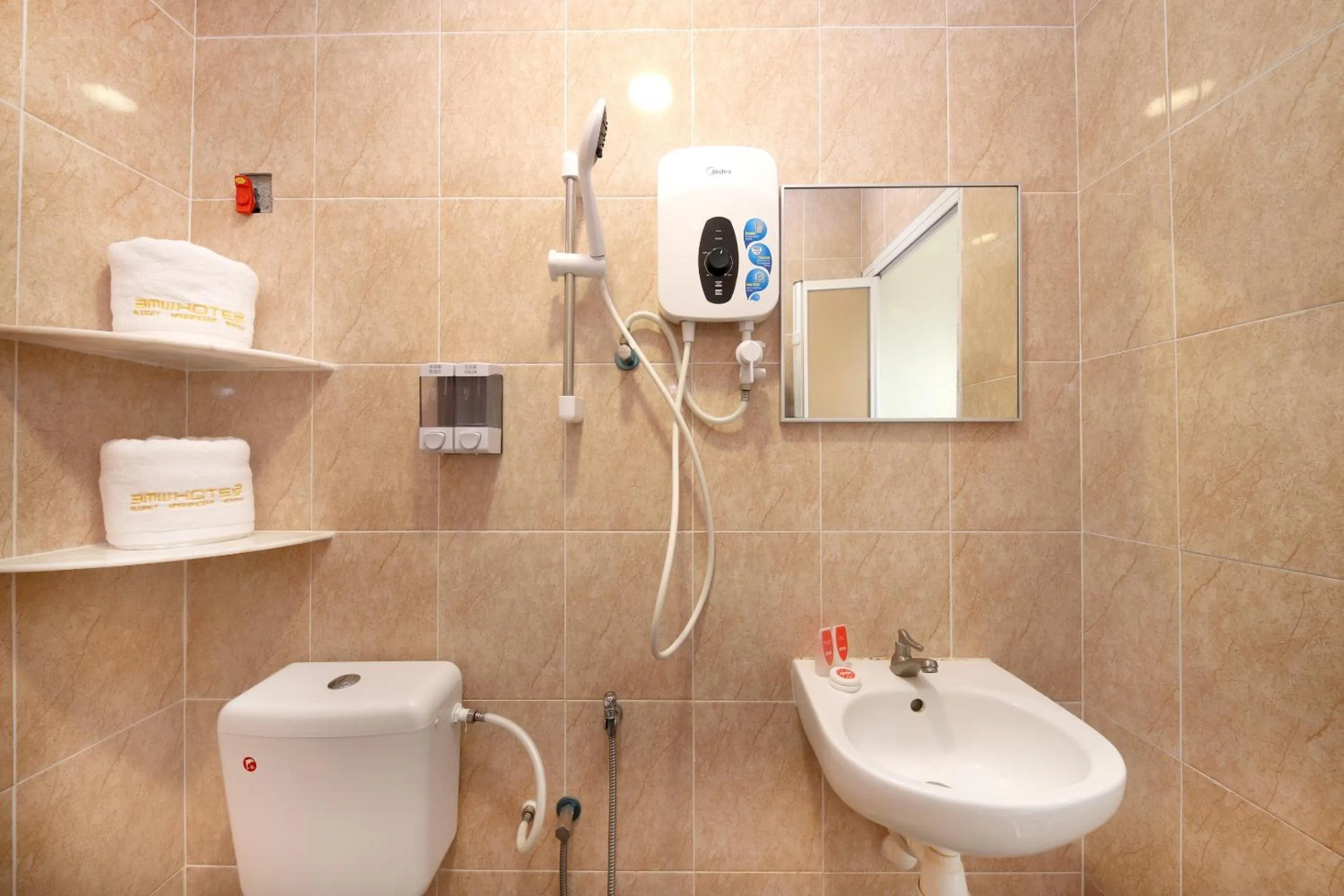 Bathroom in OYO 778 Bmw 2 Hotel