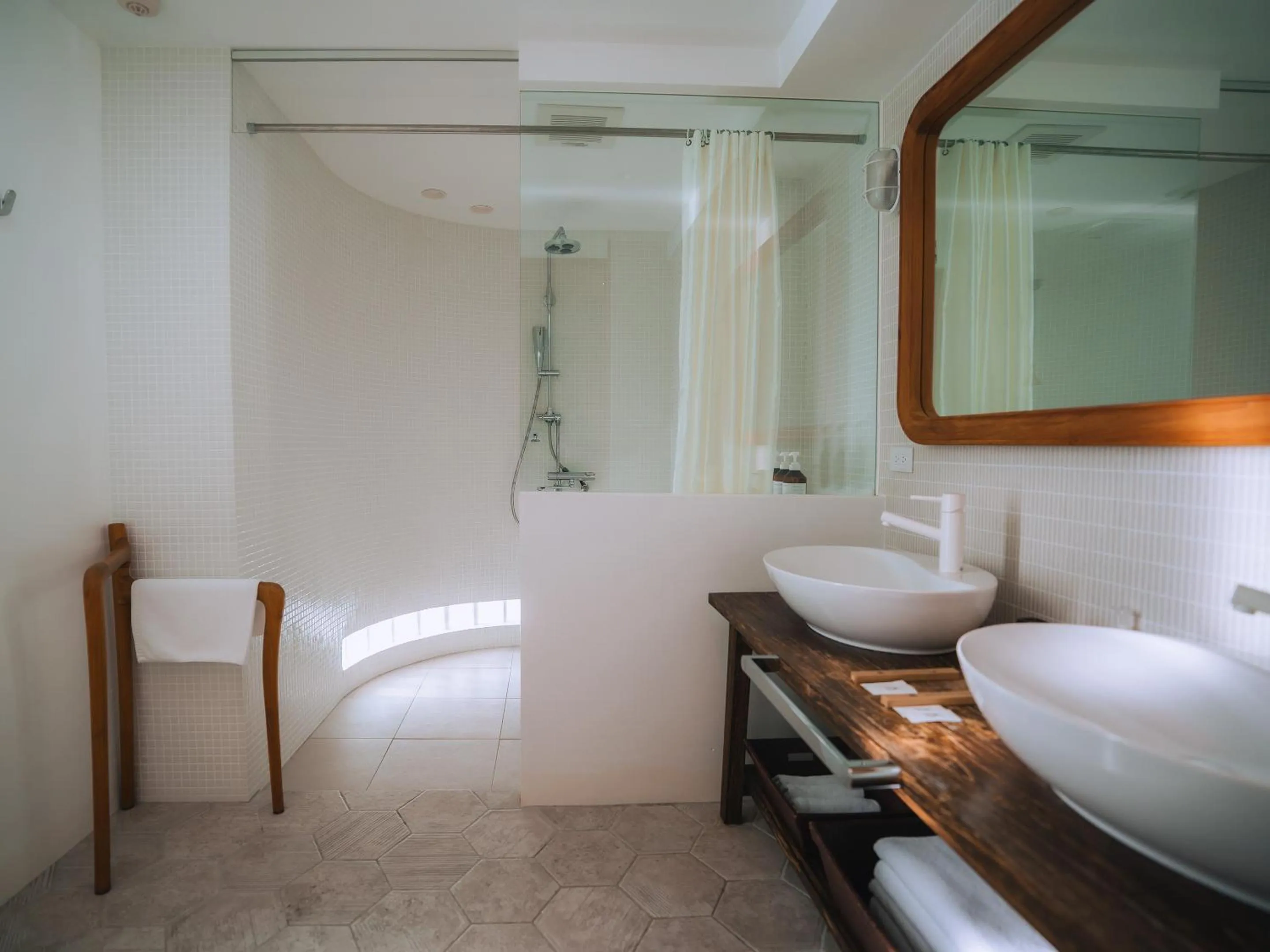 Bathroom in Blue Steak Wonder Nagahama