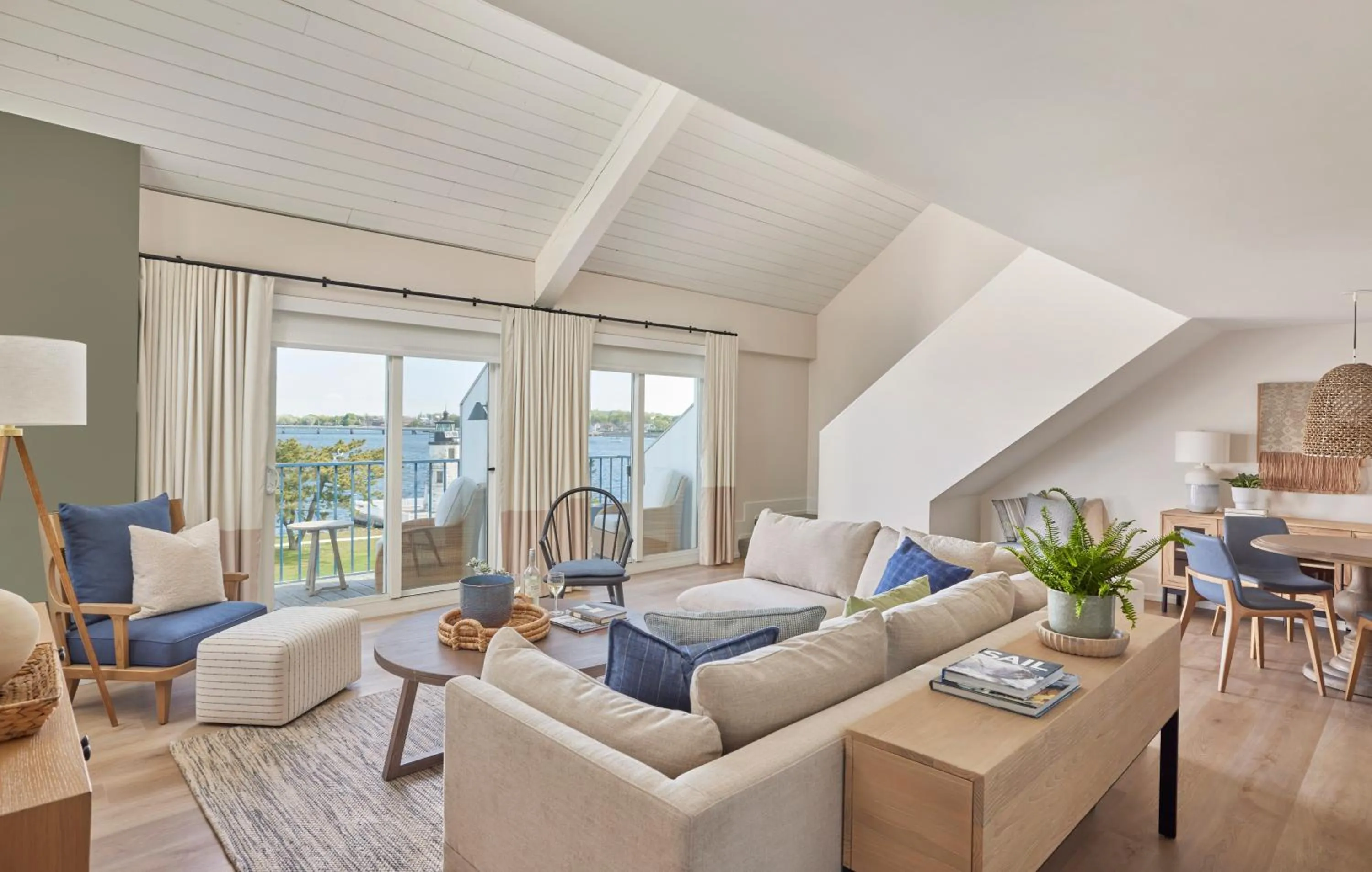 Living room in Newport Harbor Island Resort