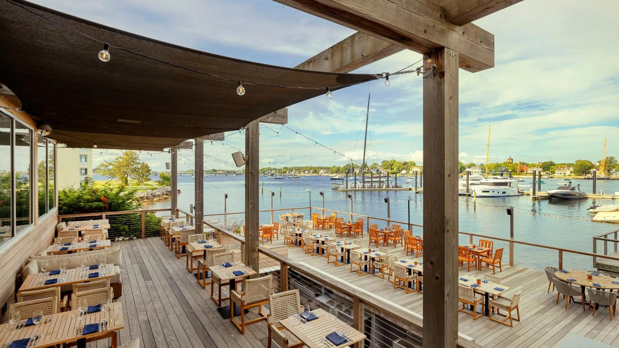 Restaurant/places to eat in Newport Harbor Island Resort