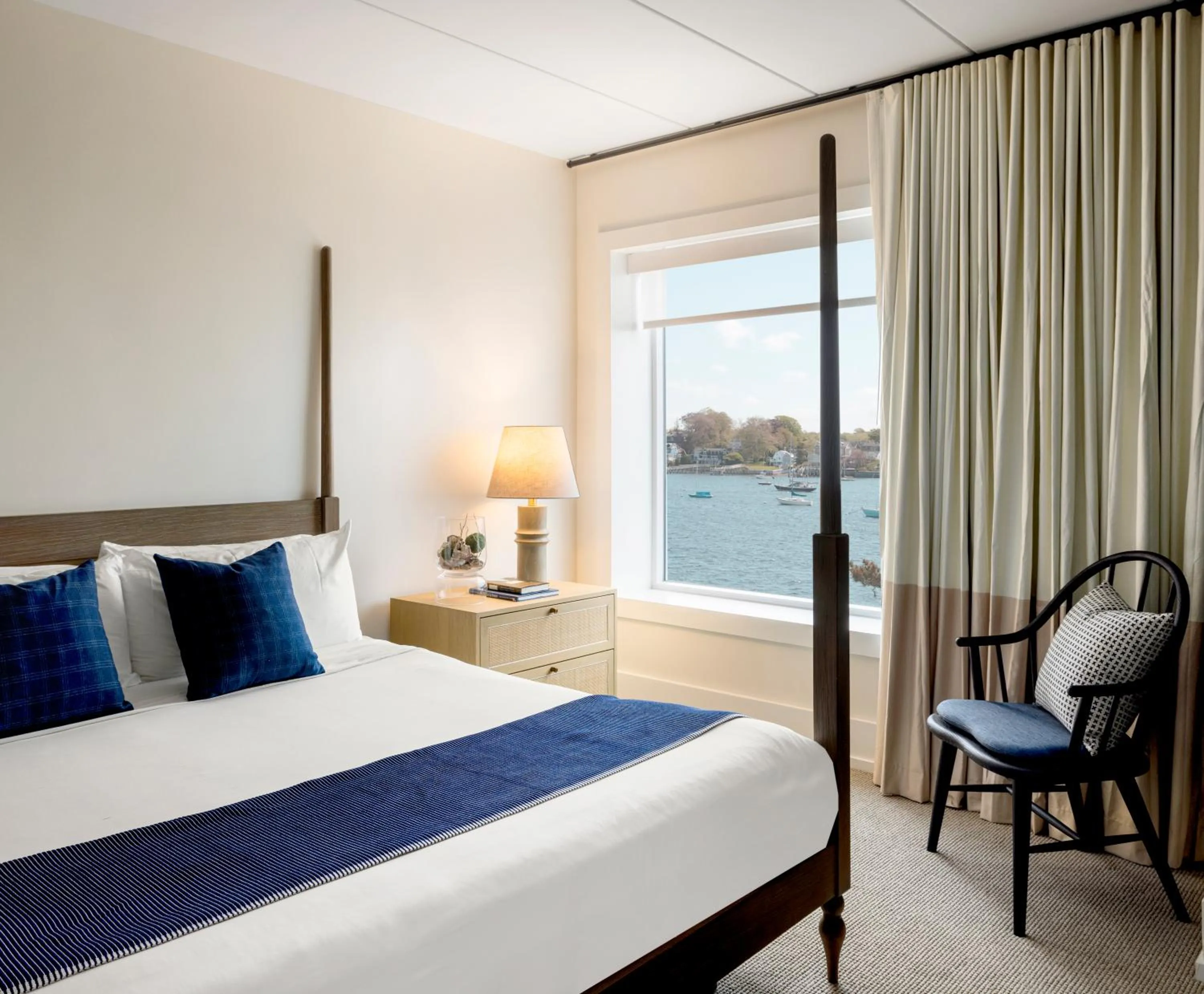 Bedroom, Bed in Newport Harbor Island Resort