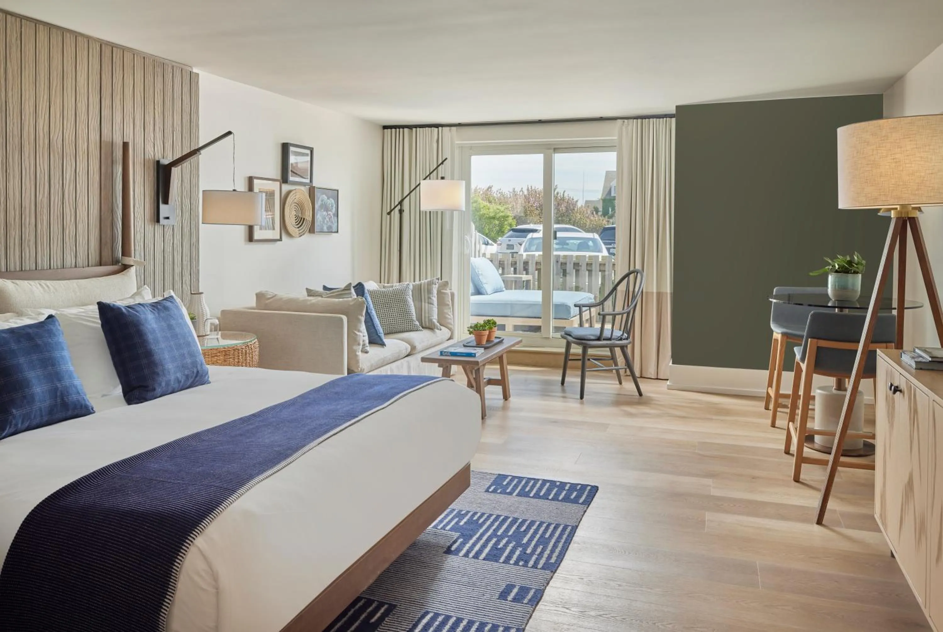 Bedroom, Bed in Newport Harbor Island Resort