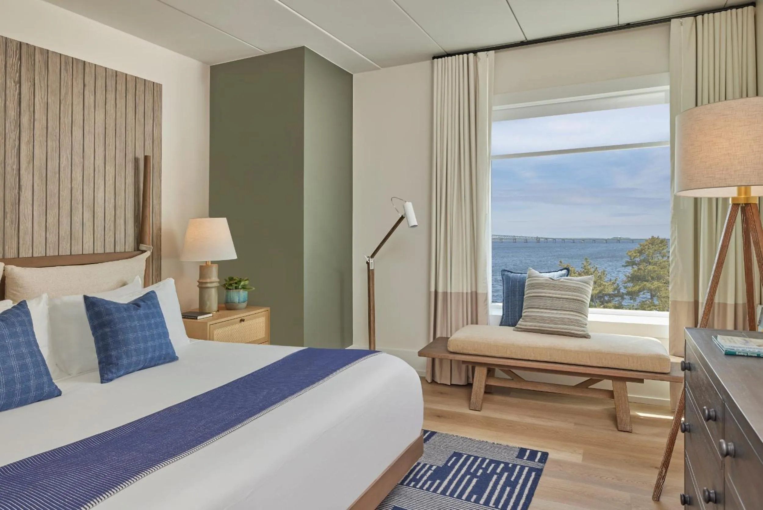 Bedroom, Bed in Newport Harbor Island Resort