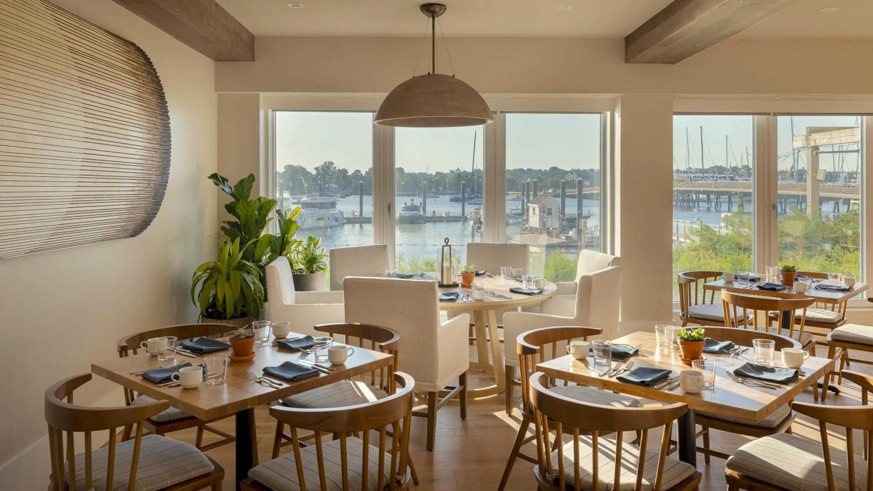 Restaurant/places to eat in Newport Harbor Island Resort