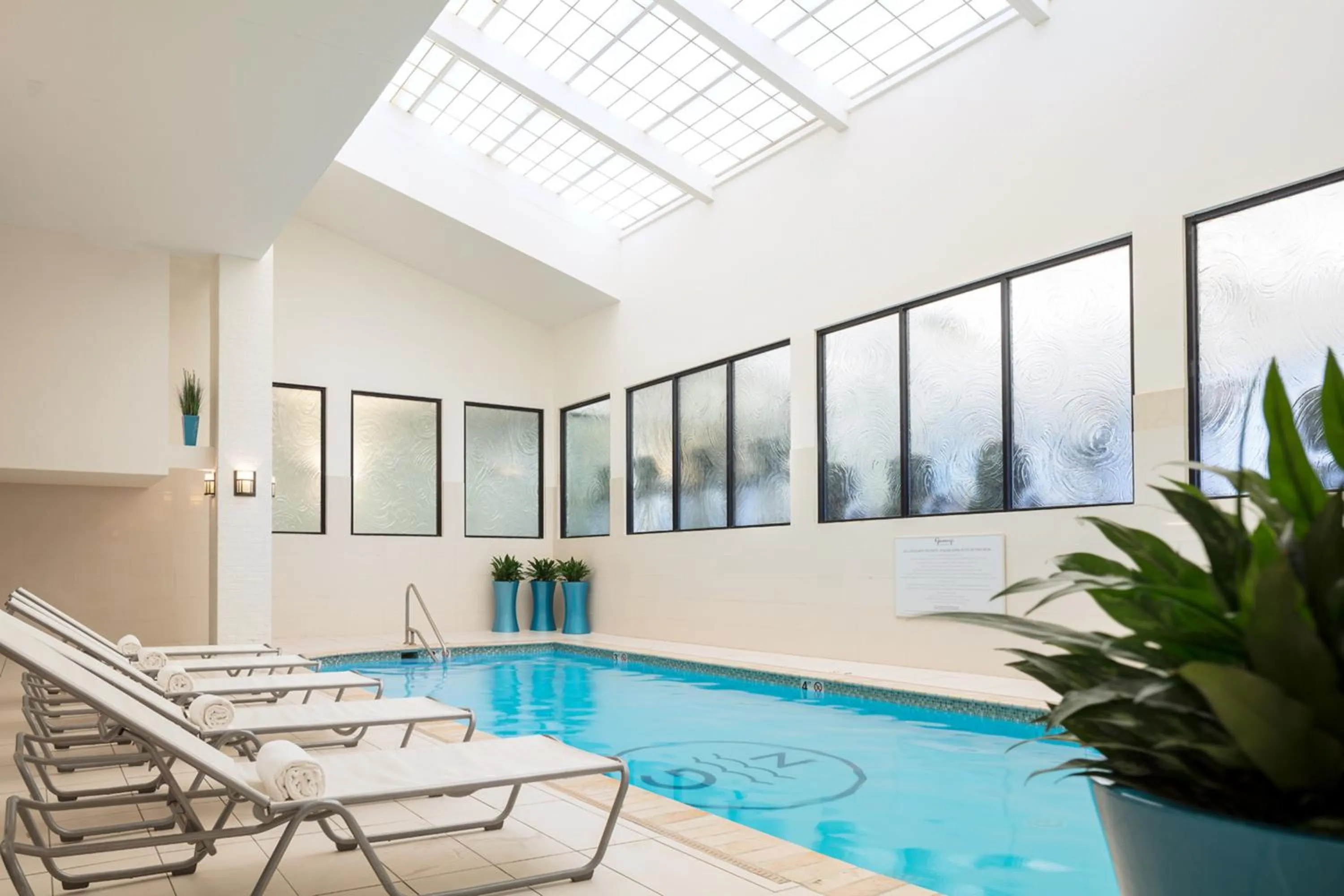 Swimming pool in Newport Harbor Island Resort