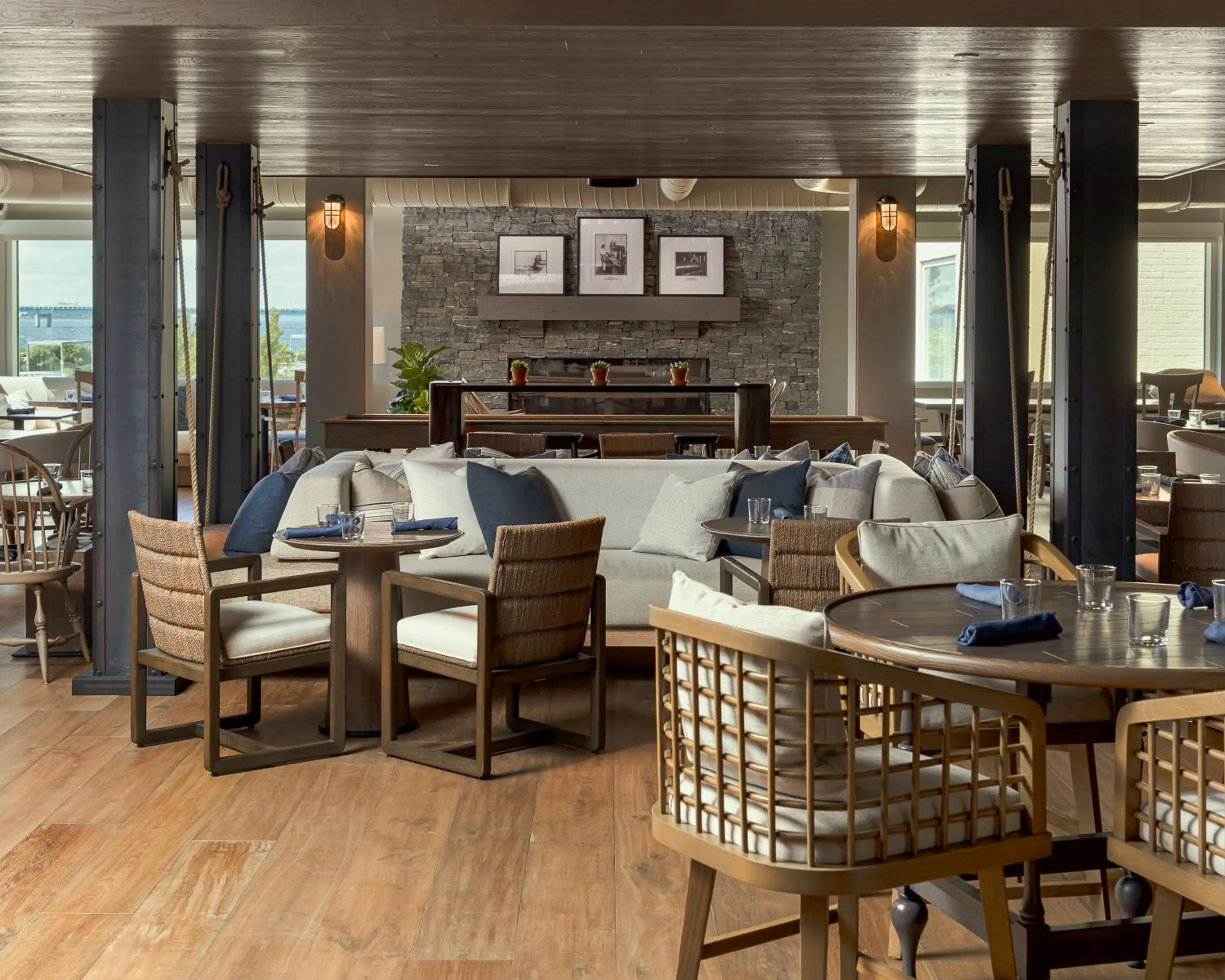 Restaurant/places to eat in Newport Harbor Island Resort