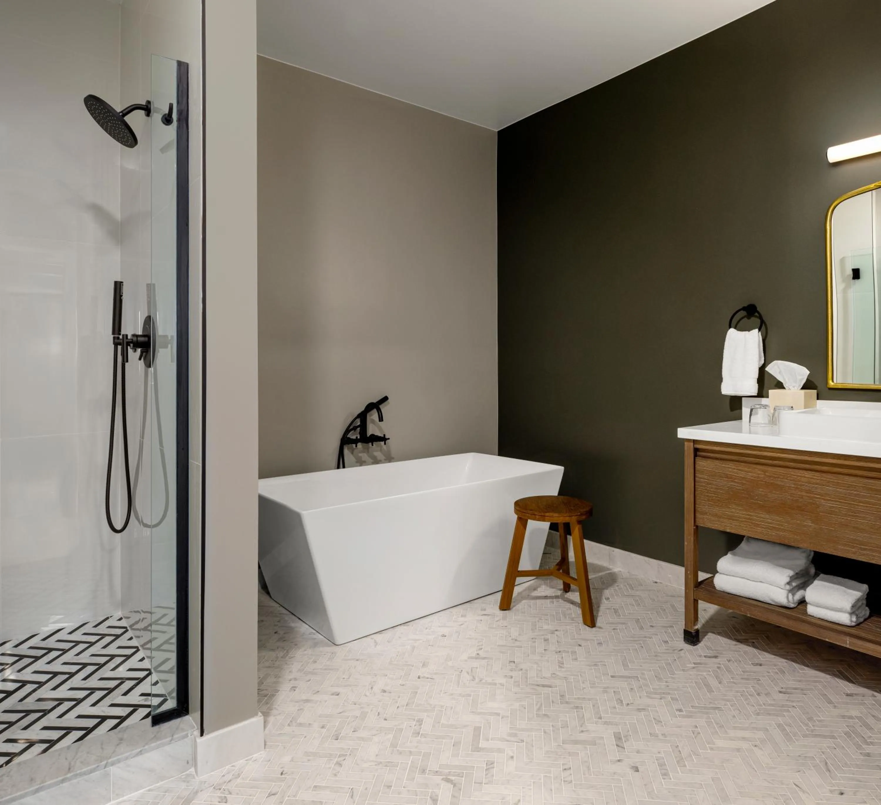 Bathroom, Bed in Newport Harbor Island Resort
