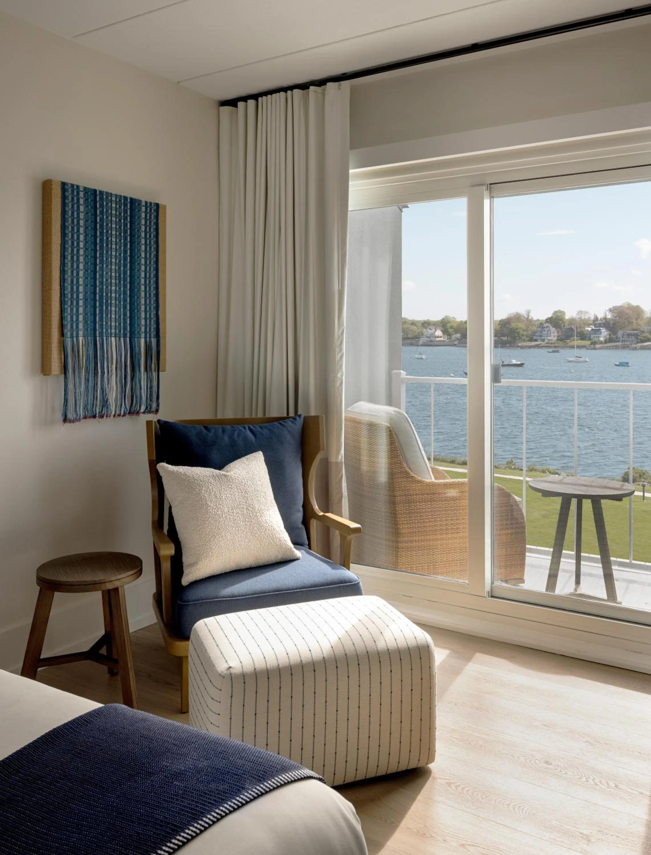 Balcony/Terrace, Bed in Newport Harbor Island Resort