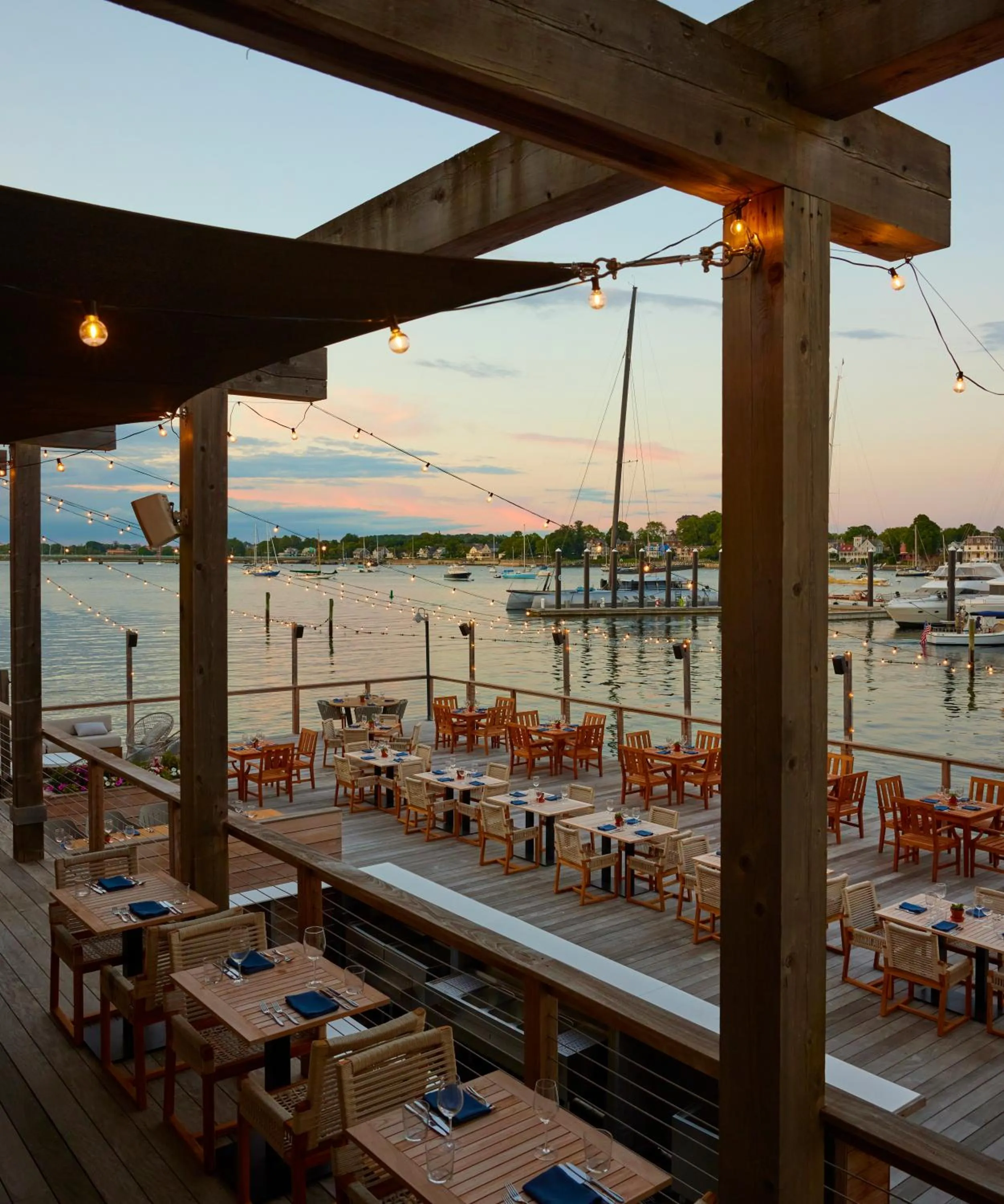 Restaurant/places to eat in Newport Harbor Island Resort