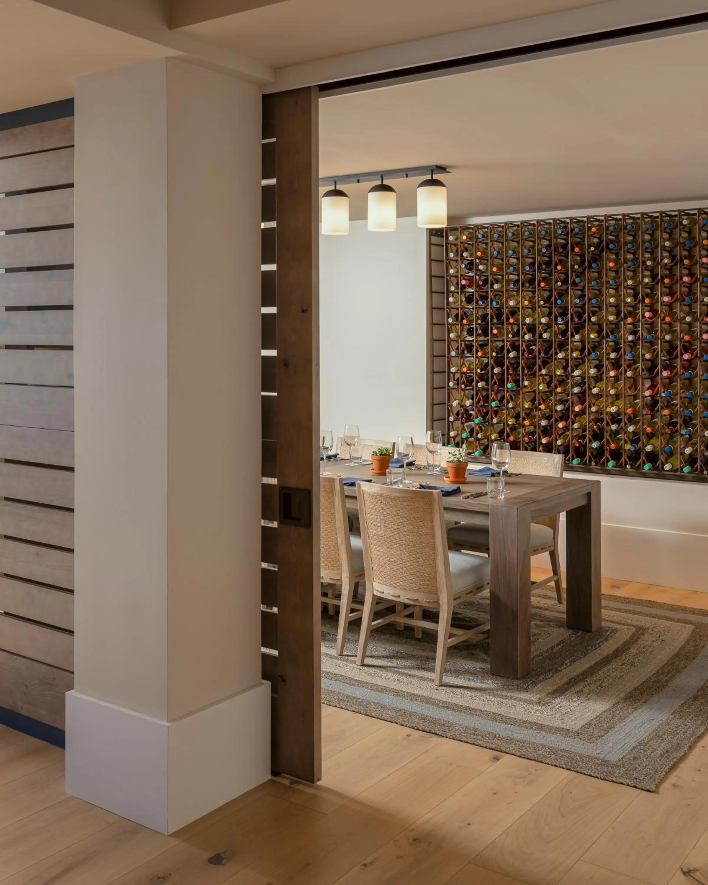 Restaurant/places to eat in Newport Harbor Island Resort