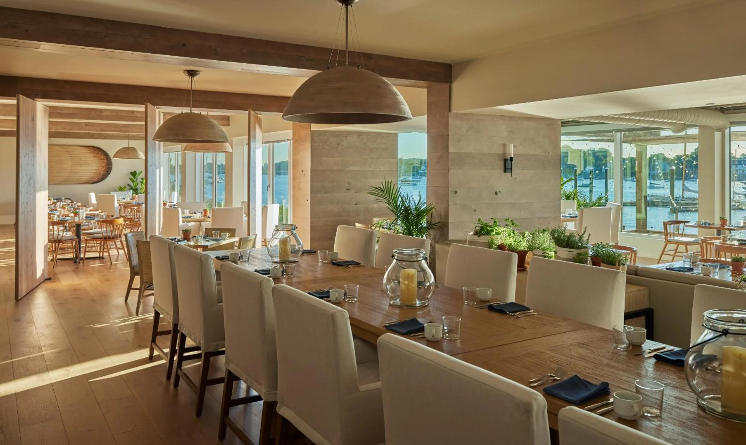 Restaurant/places to eat in Newport Harbor Island Resort