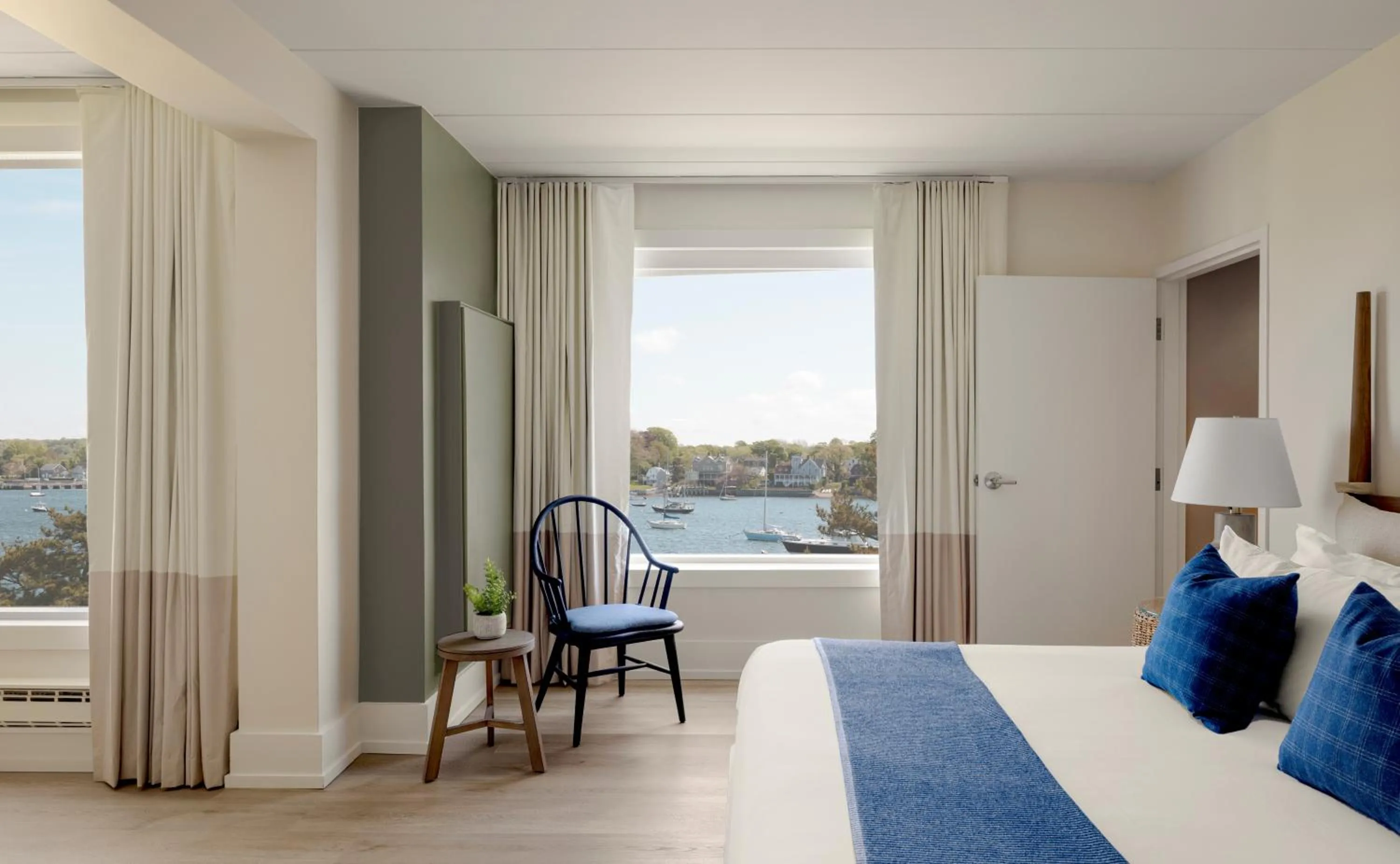 Bed in Newport Harbor Island Resort