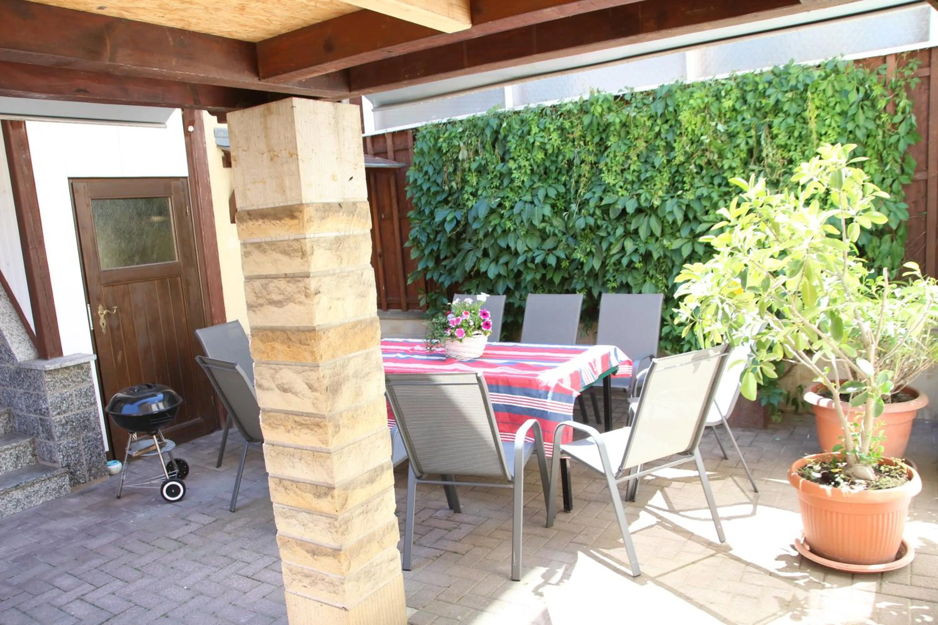 Summer in Ferienhaus Landeskrone für 10 Personen mit Sauna, Terrasse, inkl Parkplatz in Dresden