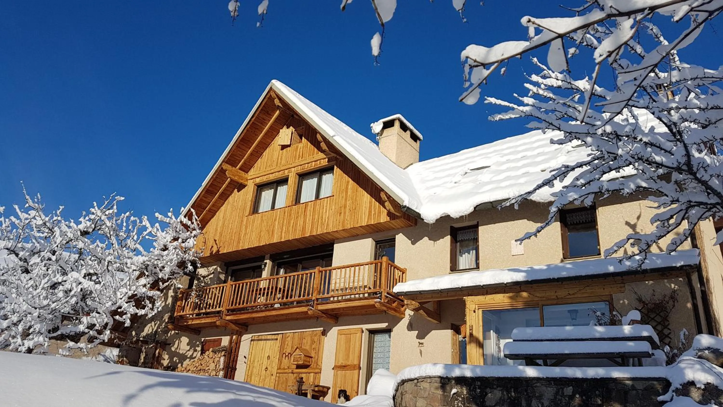 Property building in Chalet la Forestière