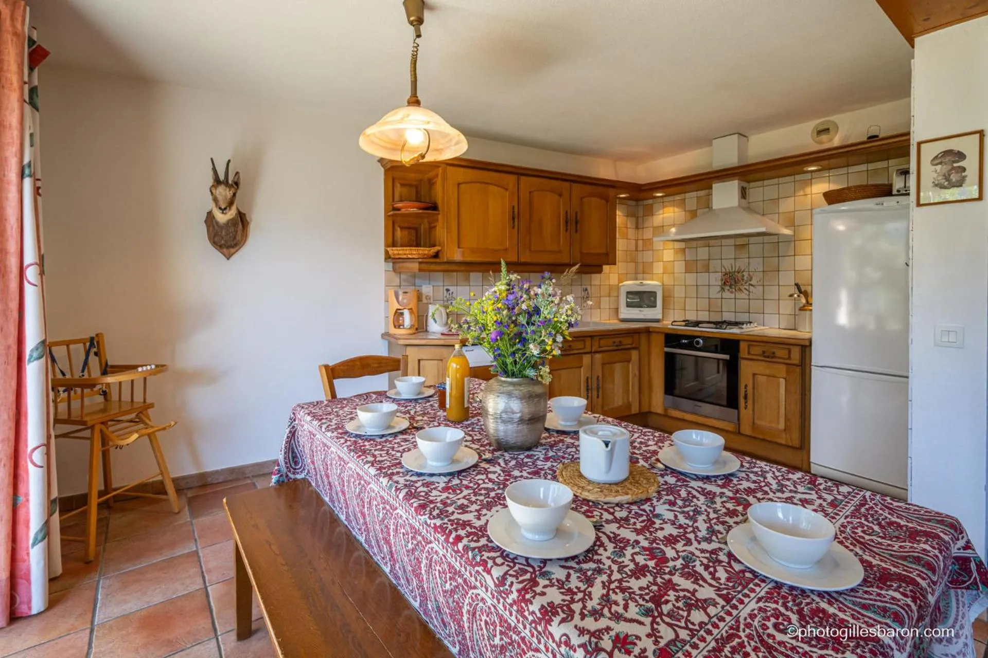 Kitchen or kitchenette in Chalet la Forestière