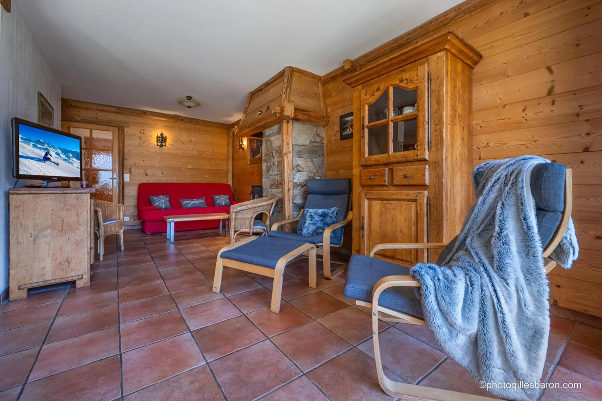 Communal lounge/ TV room in Chalet la Forestière