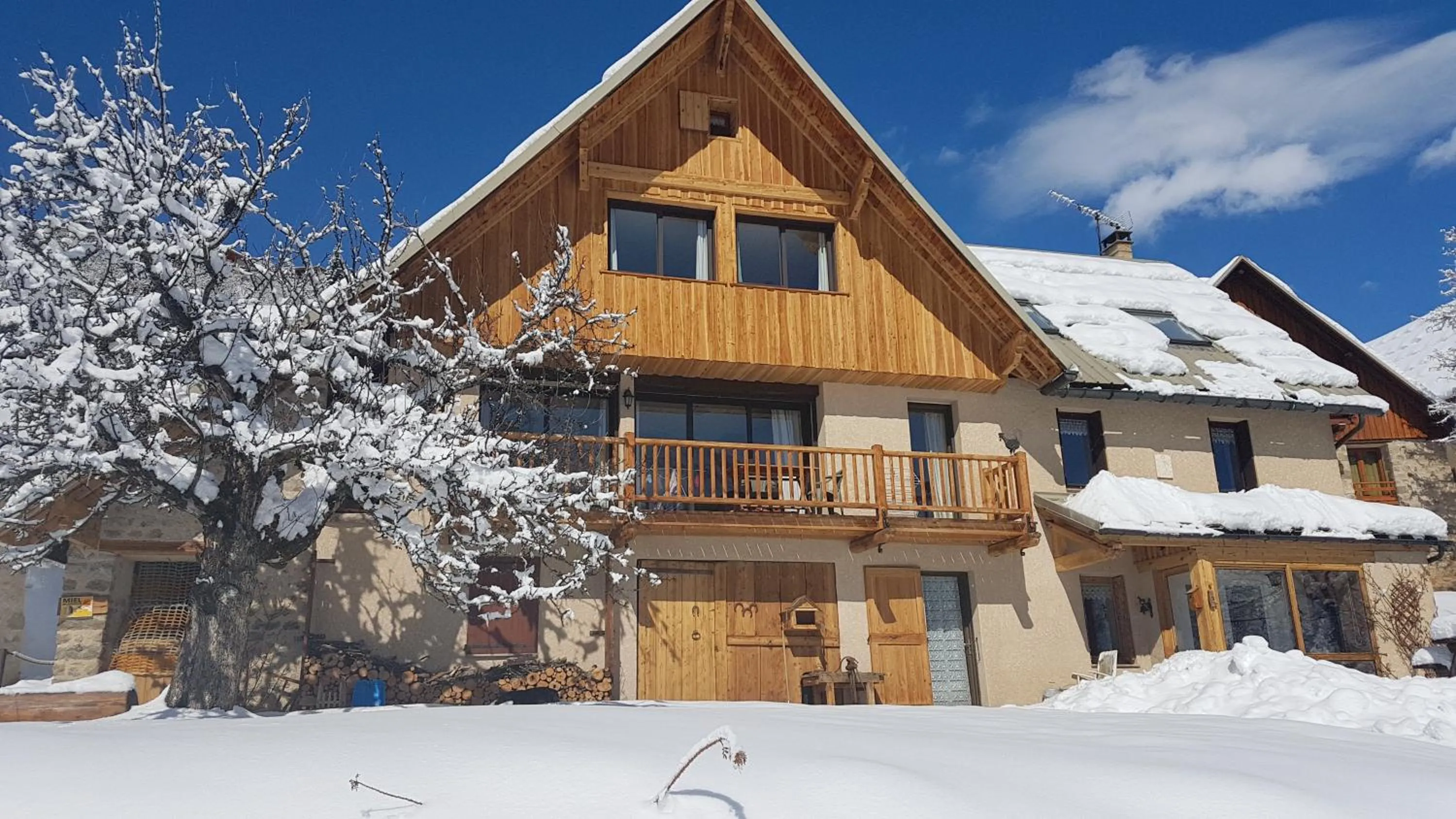 Property building in Chalet la Forestière