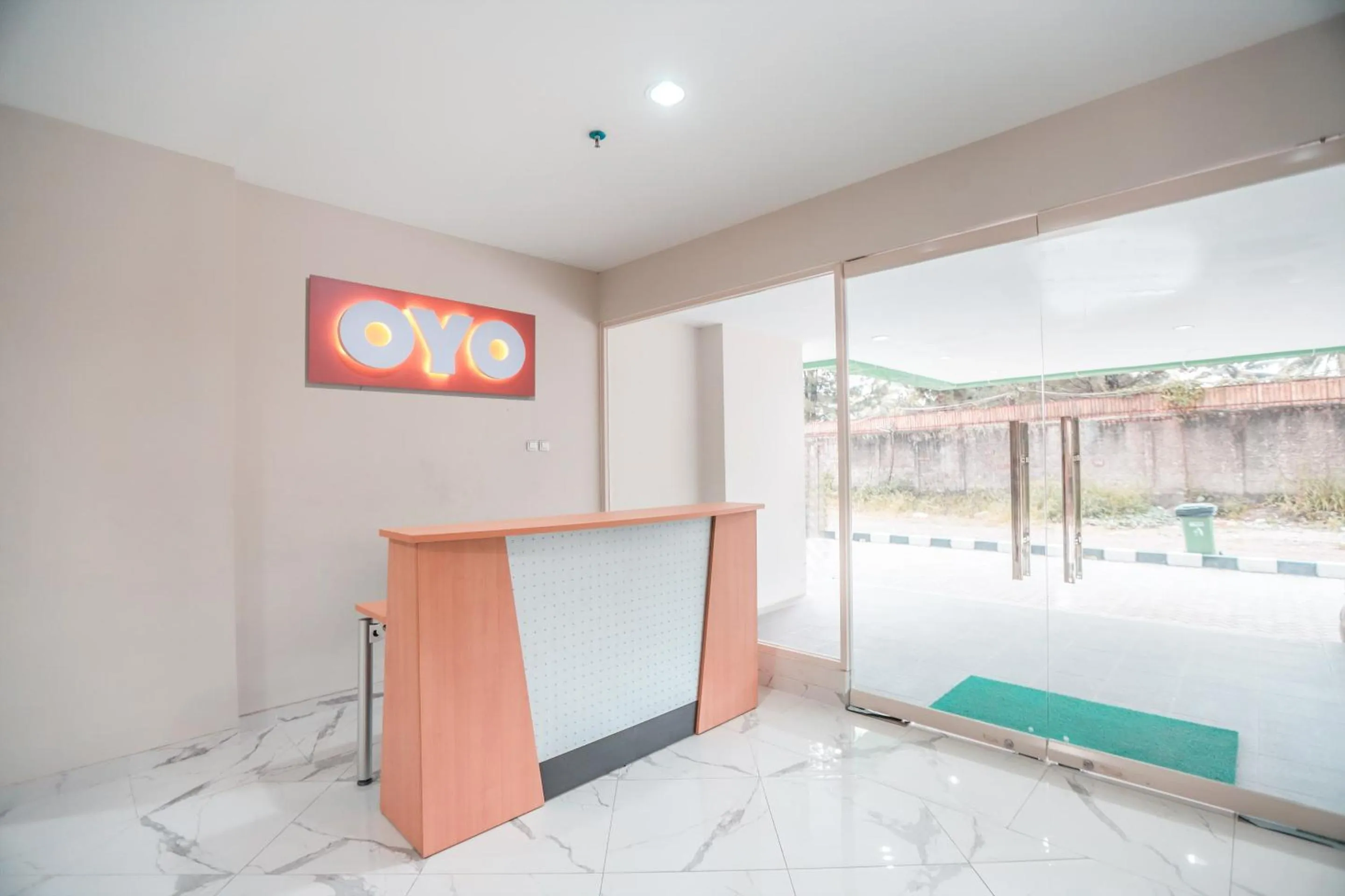 Lobby or reception in Hotel O Green Lake View Ciputat