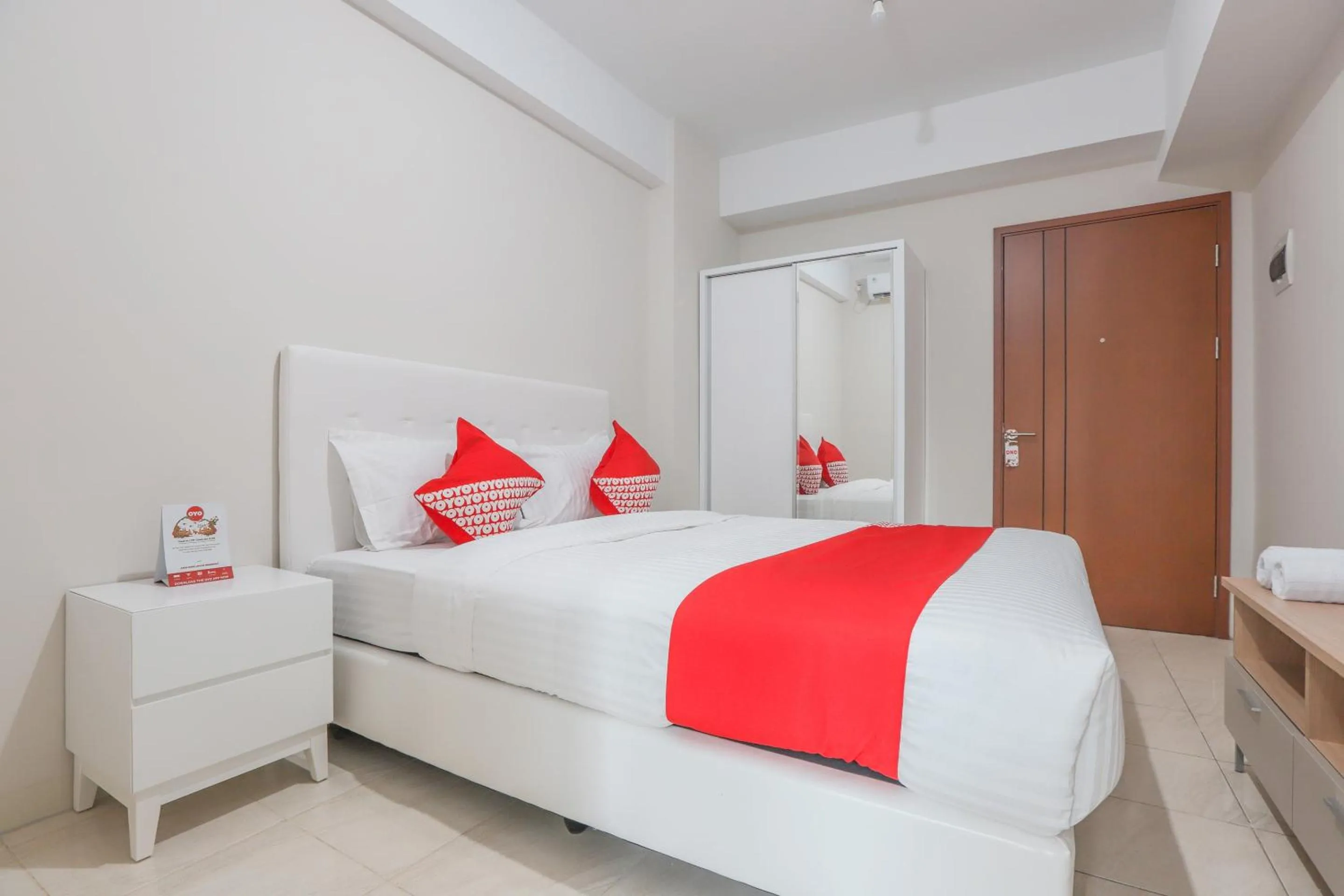 Bedroom in Hotel O Green Lake View Ciputat