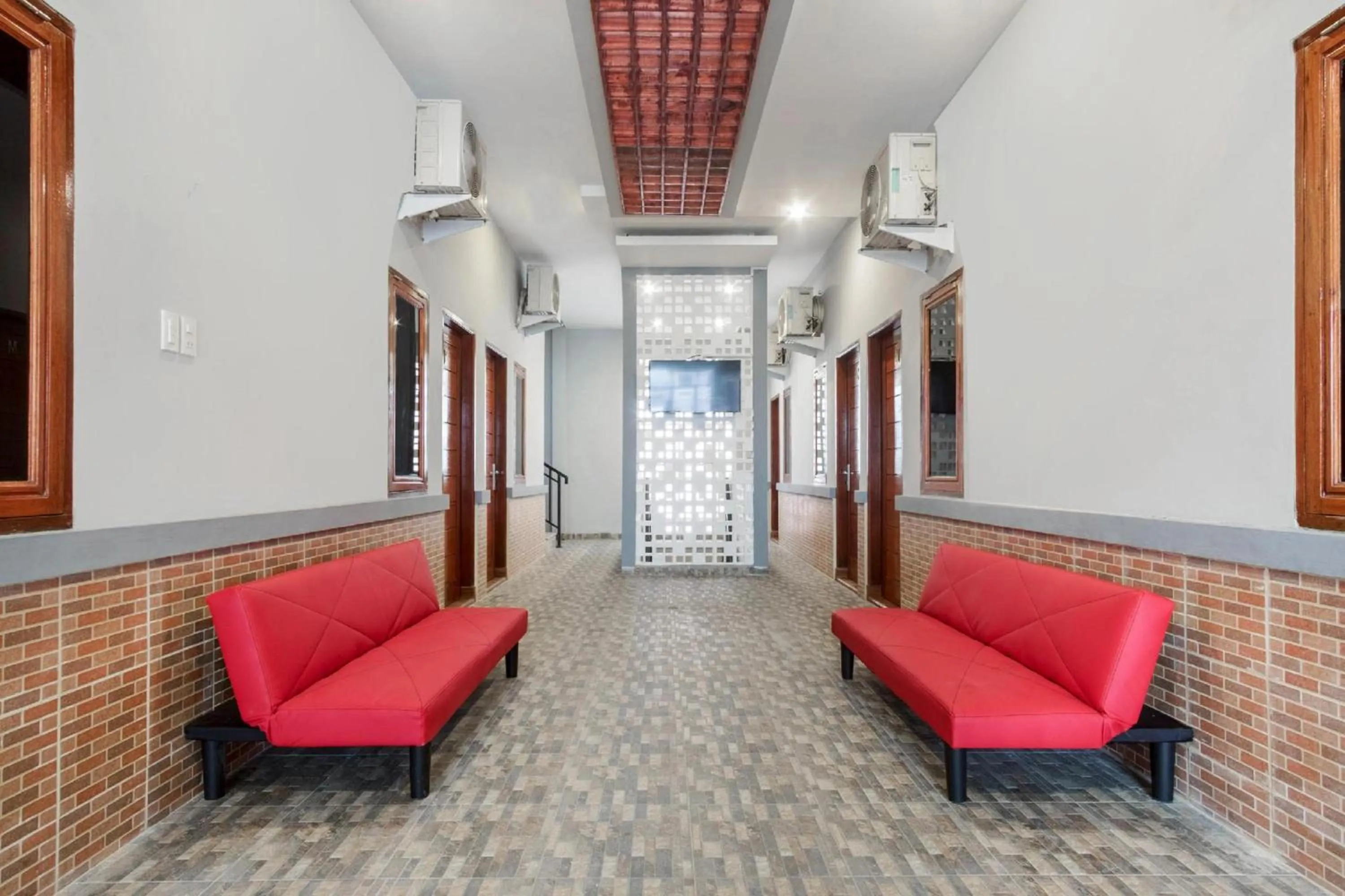Seating area in Hotel O Aljadid Near Masjid Raya Al Mashun Sm Raja Medan
