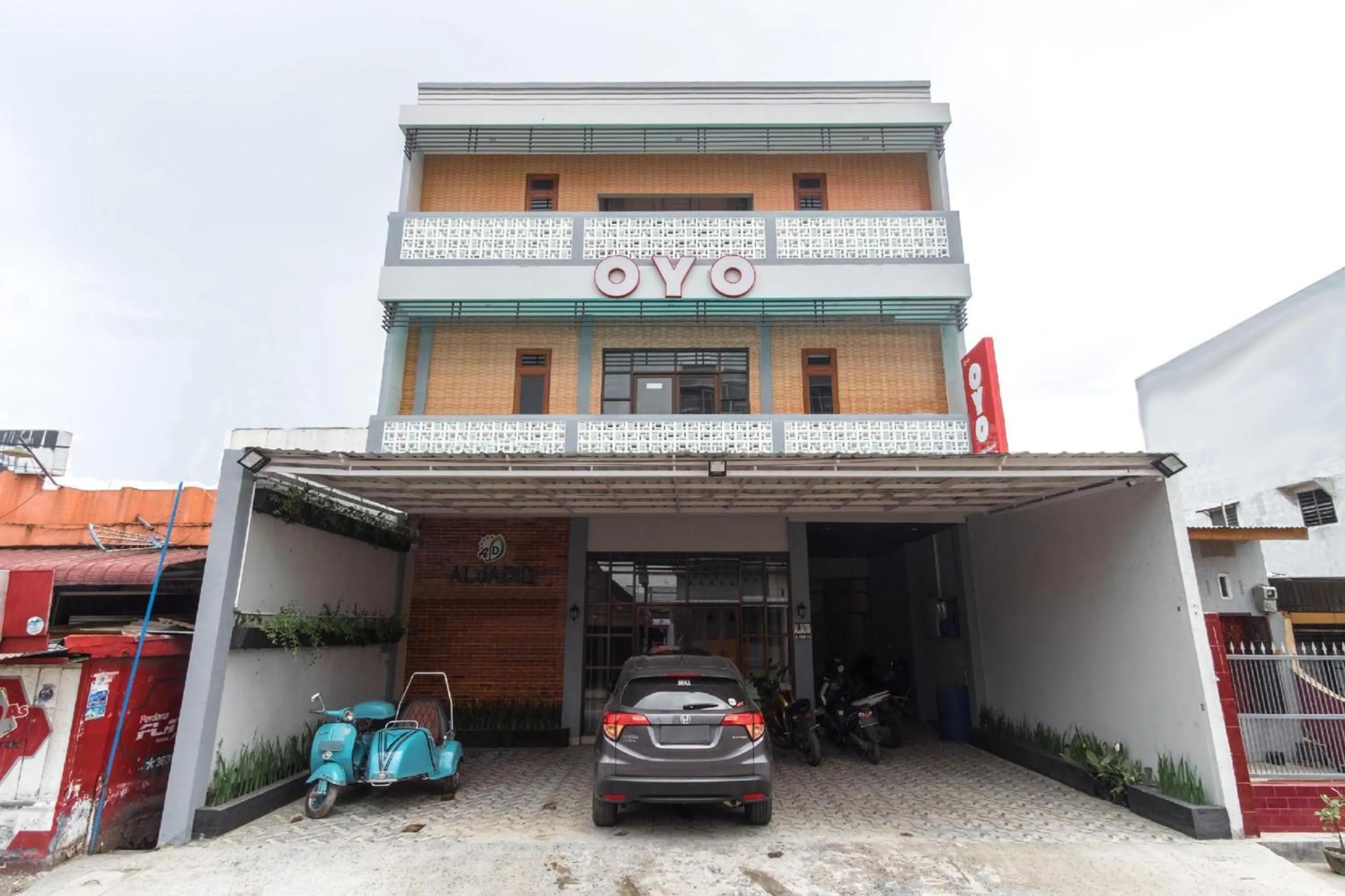 Property building in Hotel O Aljadid Near Masjid Raya Al Mashun Sm Raja Medan