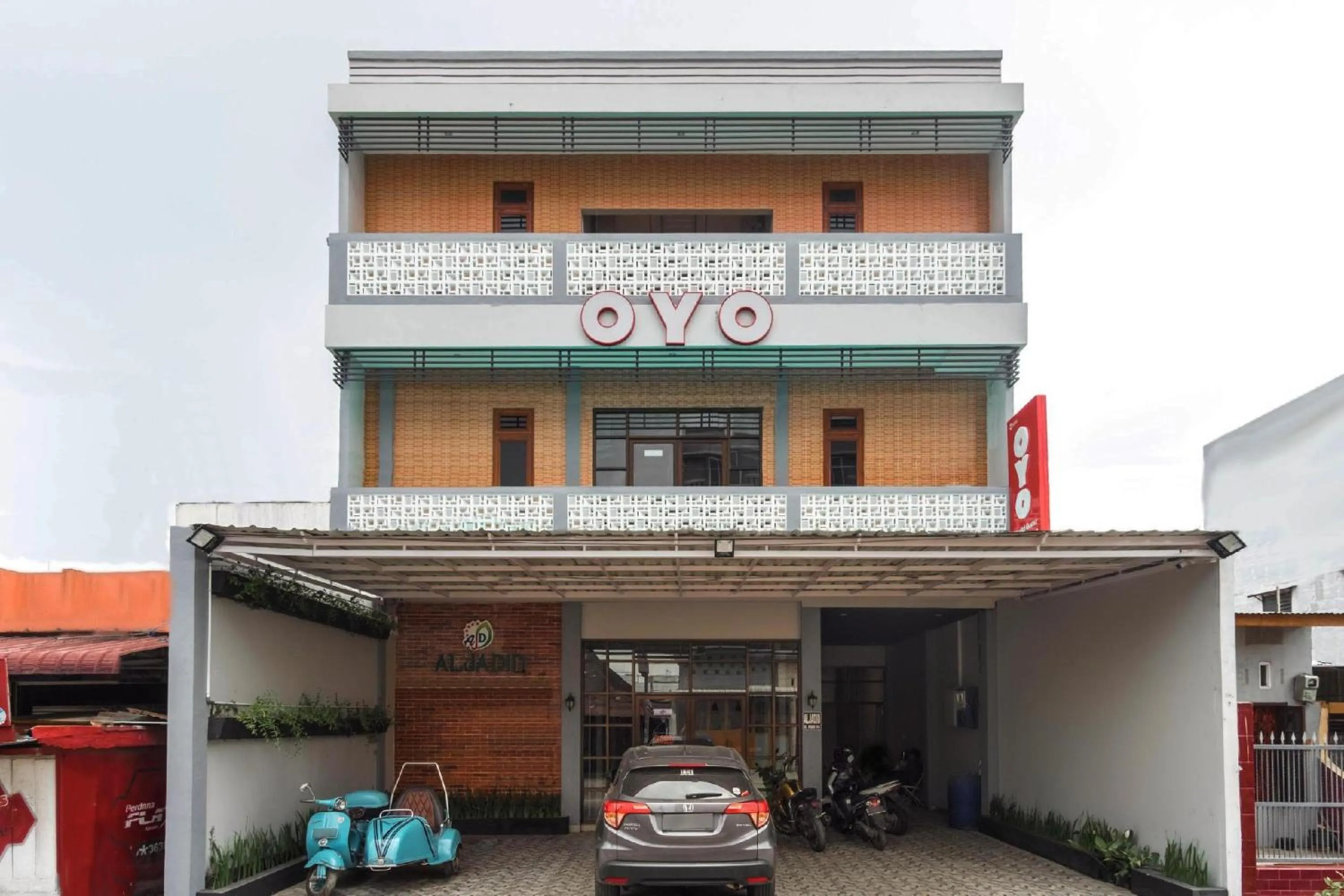 Property building in Hotel O Aljadid Near Masjid Raya Al Mashun Sm Raja Medan
