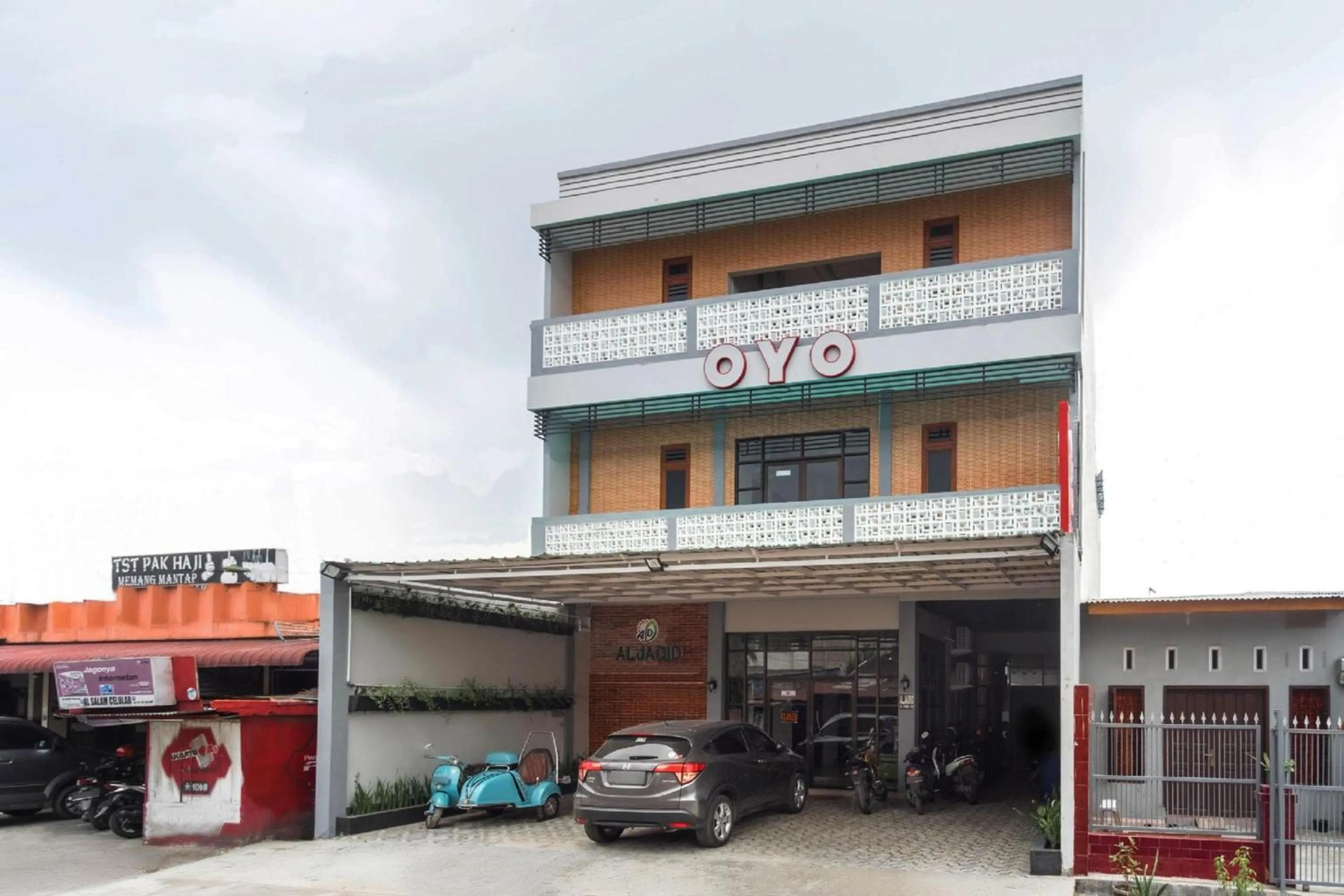Property building in Hotel O Aljadid Near Masjid Raya Al Mashun Sm Raja Medan
