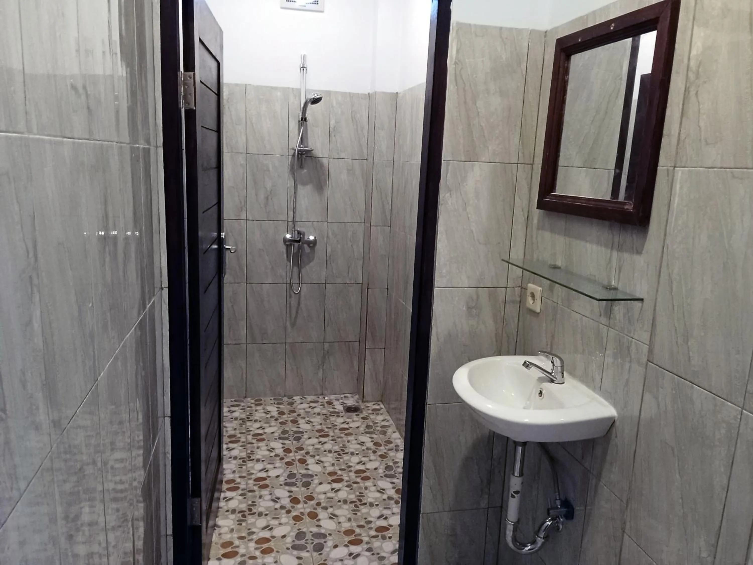 Shower in Scuba Tribe Bali dive-resort