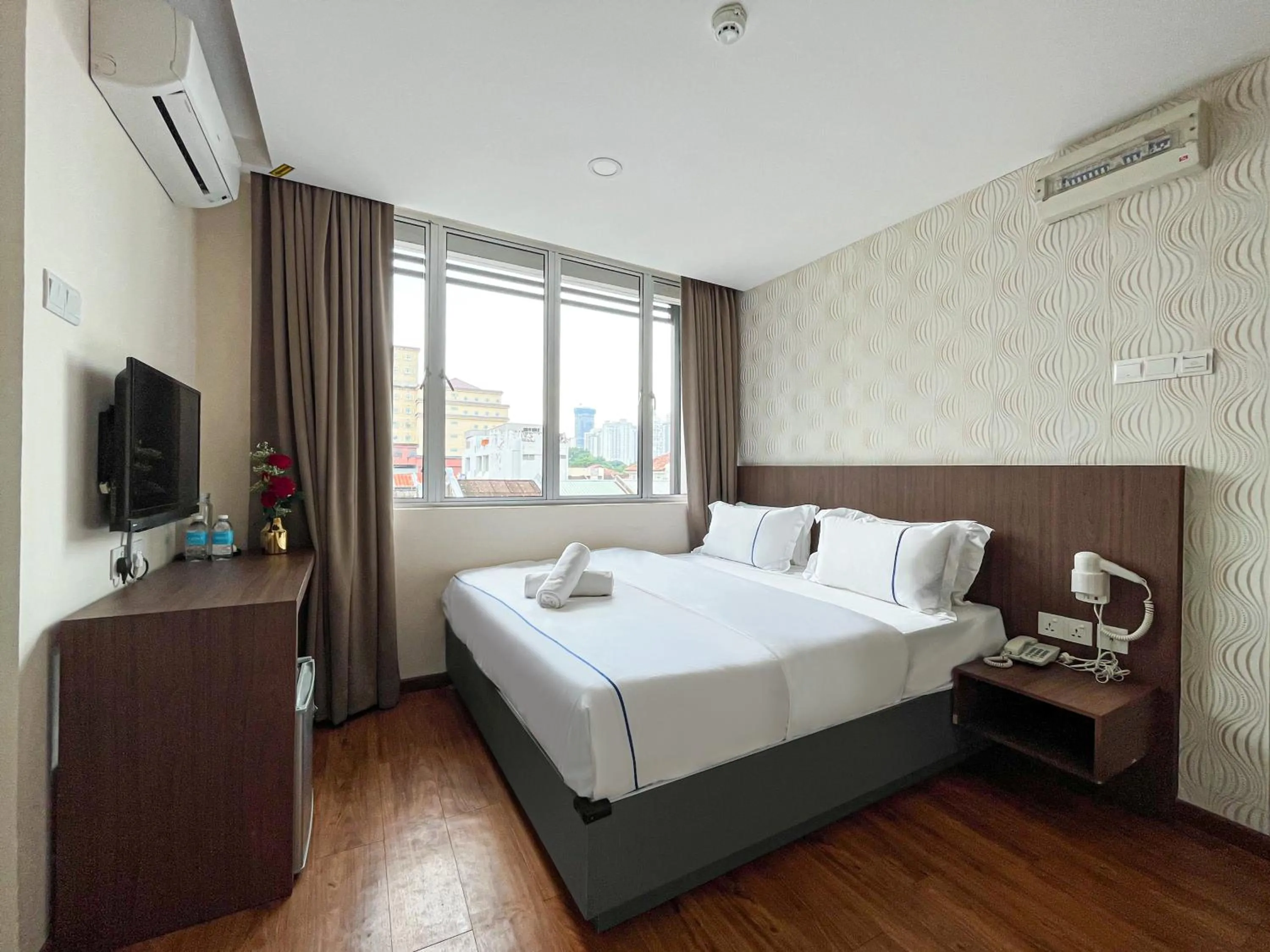 View (from property/room), Bed in Mii Smile Hotel Penang