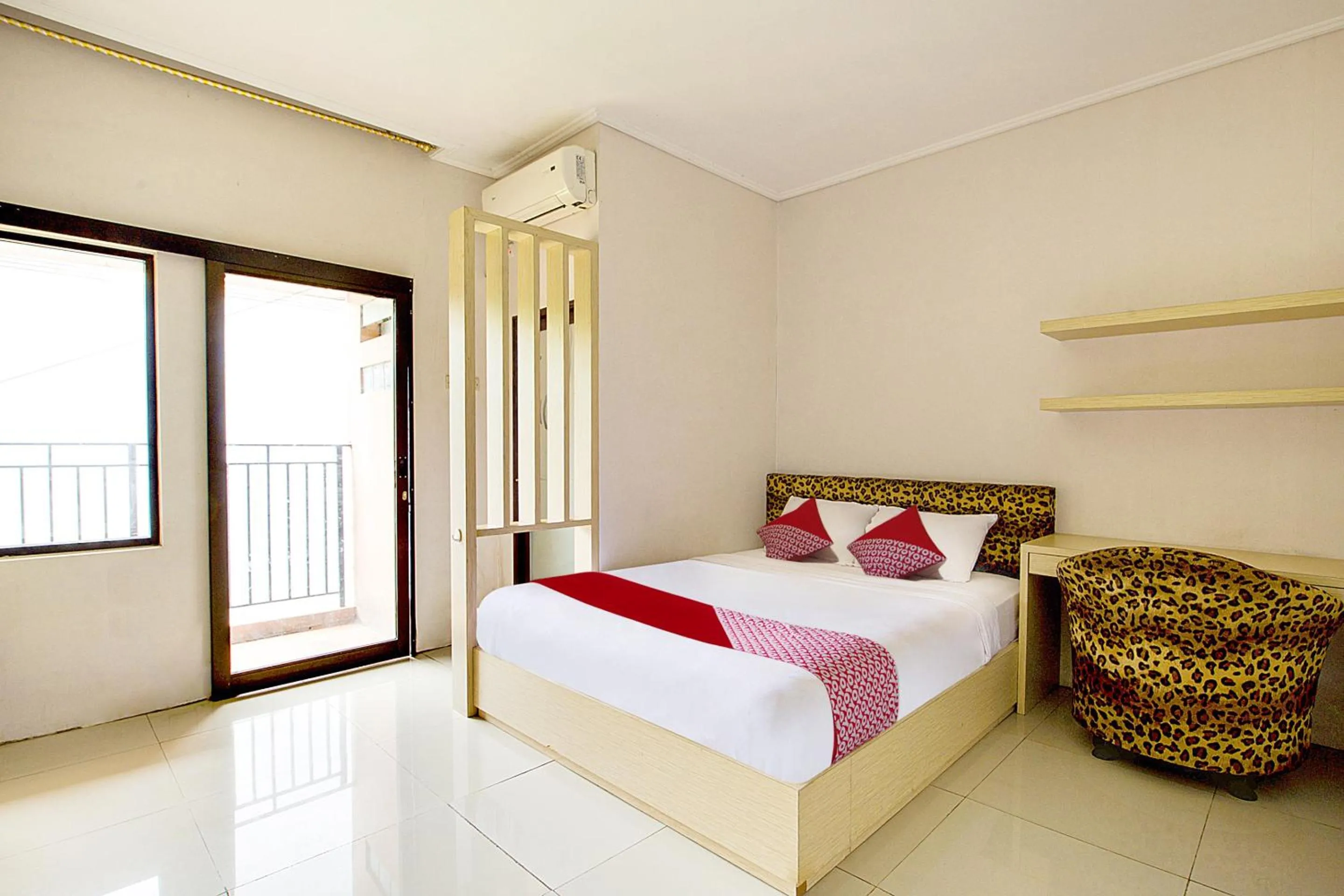 Deluxe Double Room in OYO Life 511 Grace Residence