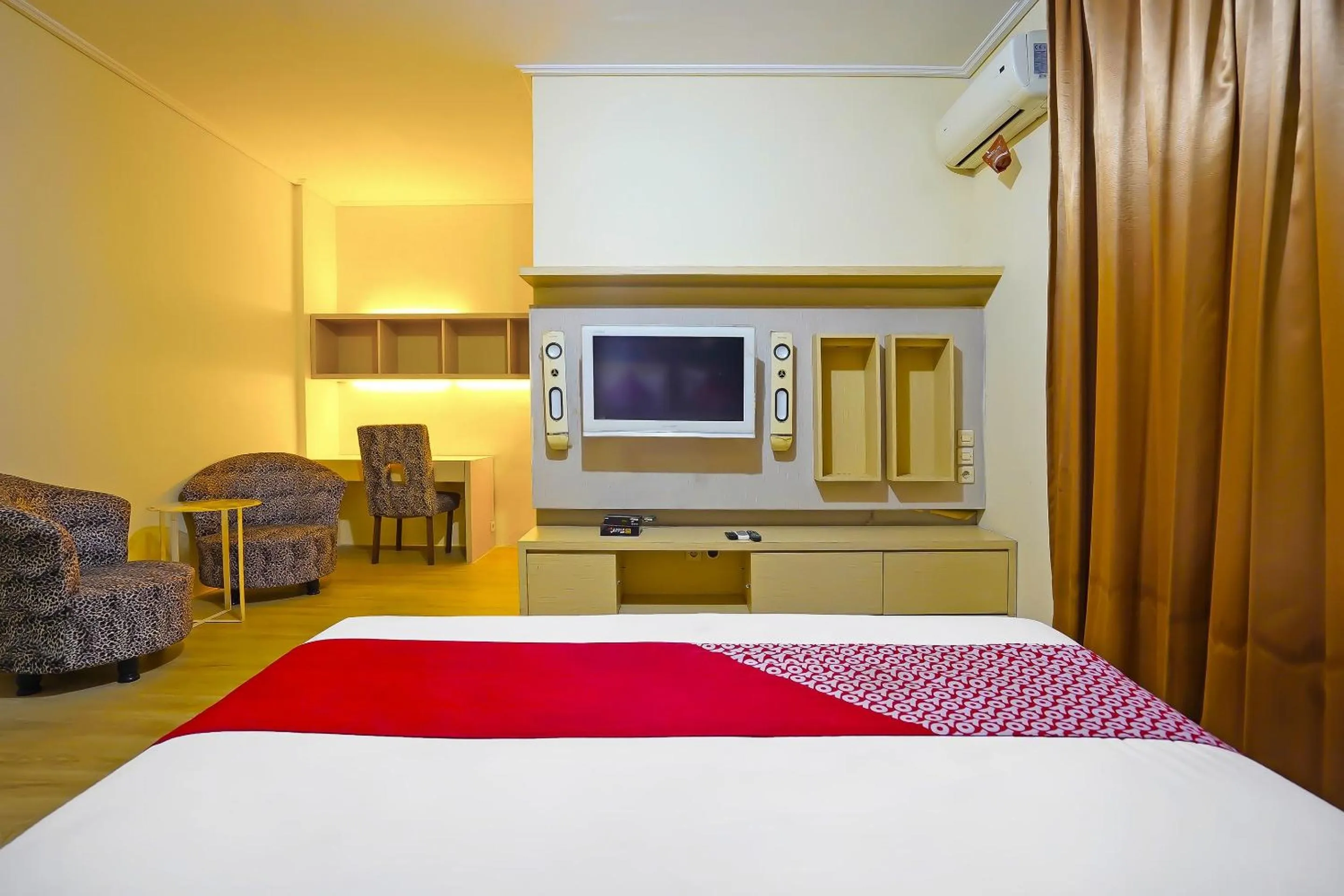 Bedroom, Bed in OYO Life 511 Grace Residence