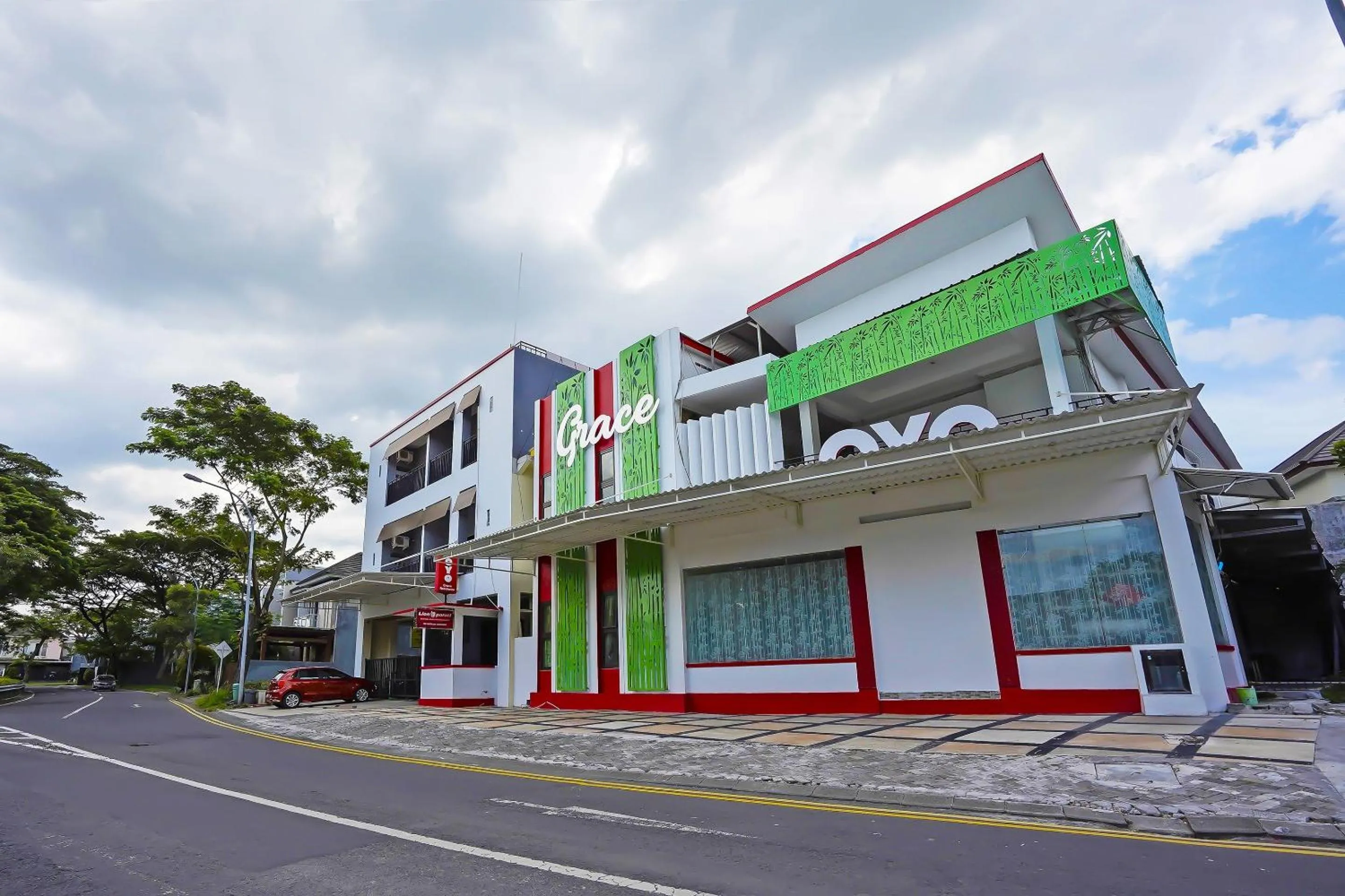 Facade/entrance in OYO Life 511 Grace Residence