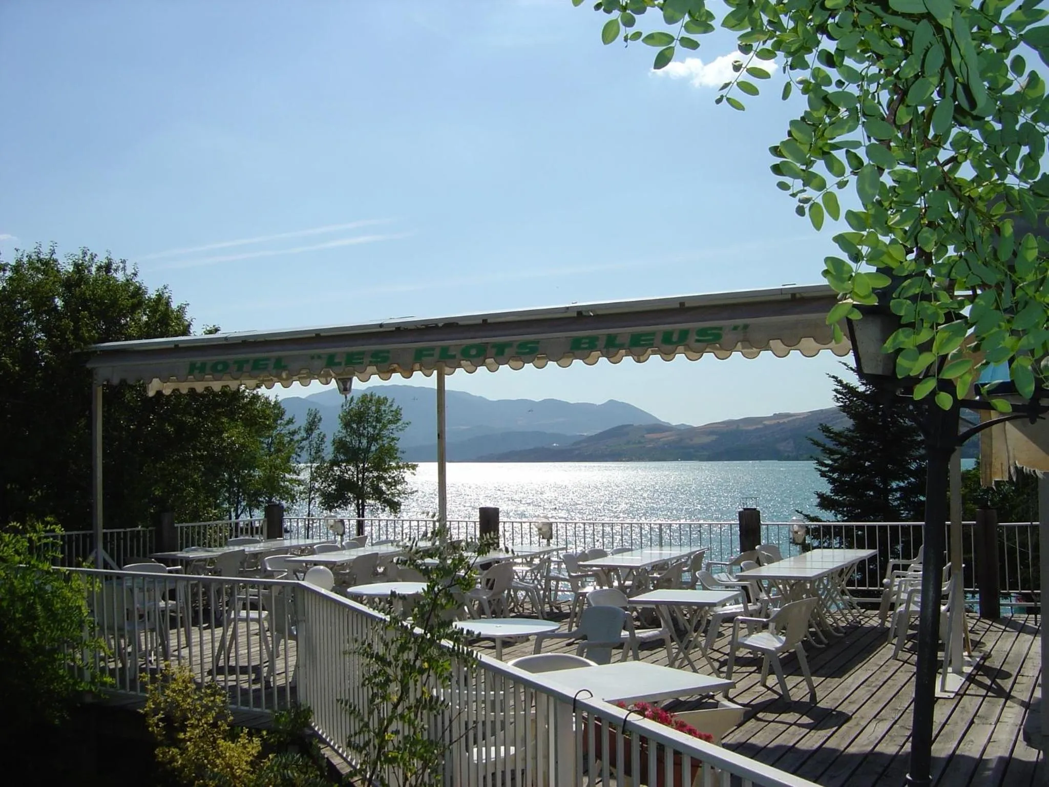 Patio in Hôtel Les Flots Bleus