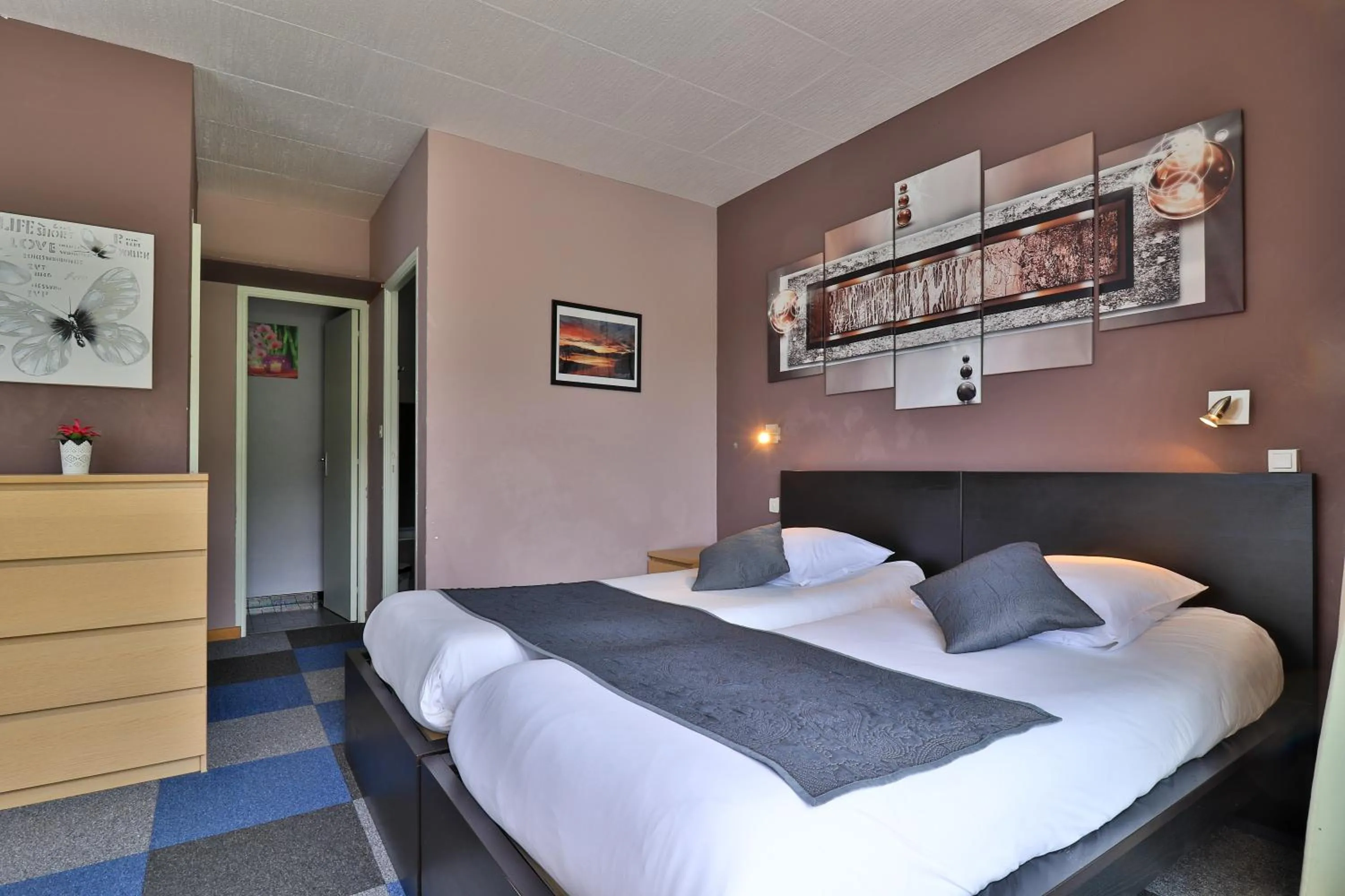 Photo of the whole room, Bed in Hôtel Les Flots Bleus