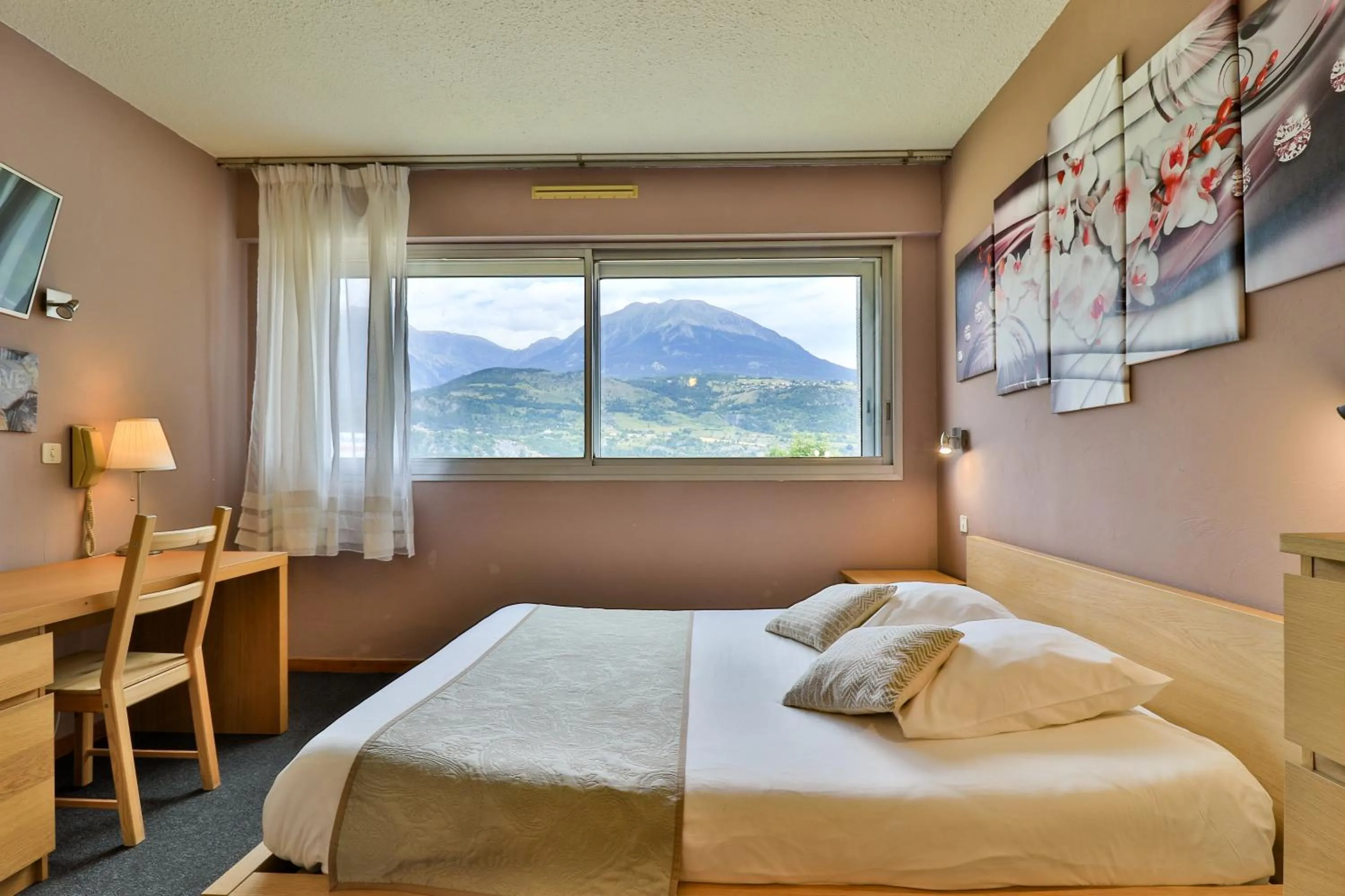 Photo of the whole room, Bed in Hôtel Les Flots Bleus
