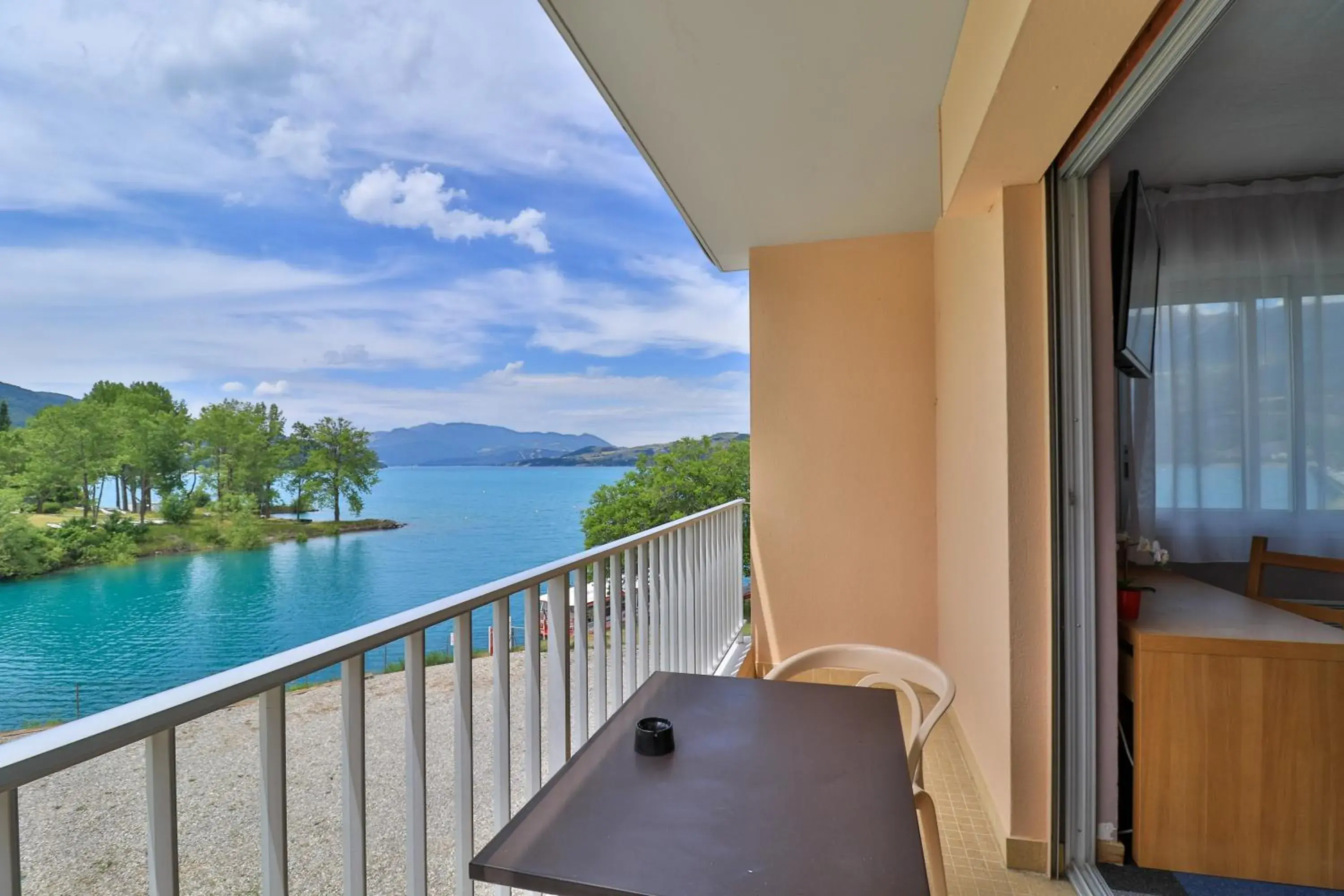 Superior Twin Room in Hôtel Les Flots Bleus Superior Twin Room in Hôtel Les Flots Bleus