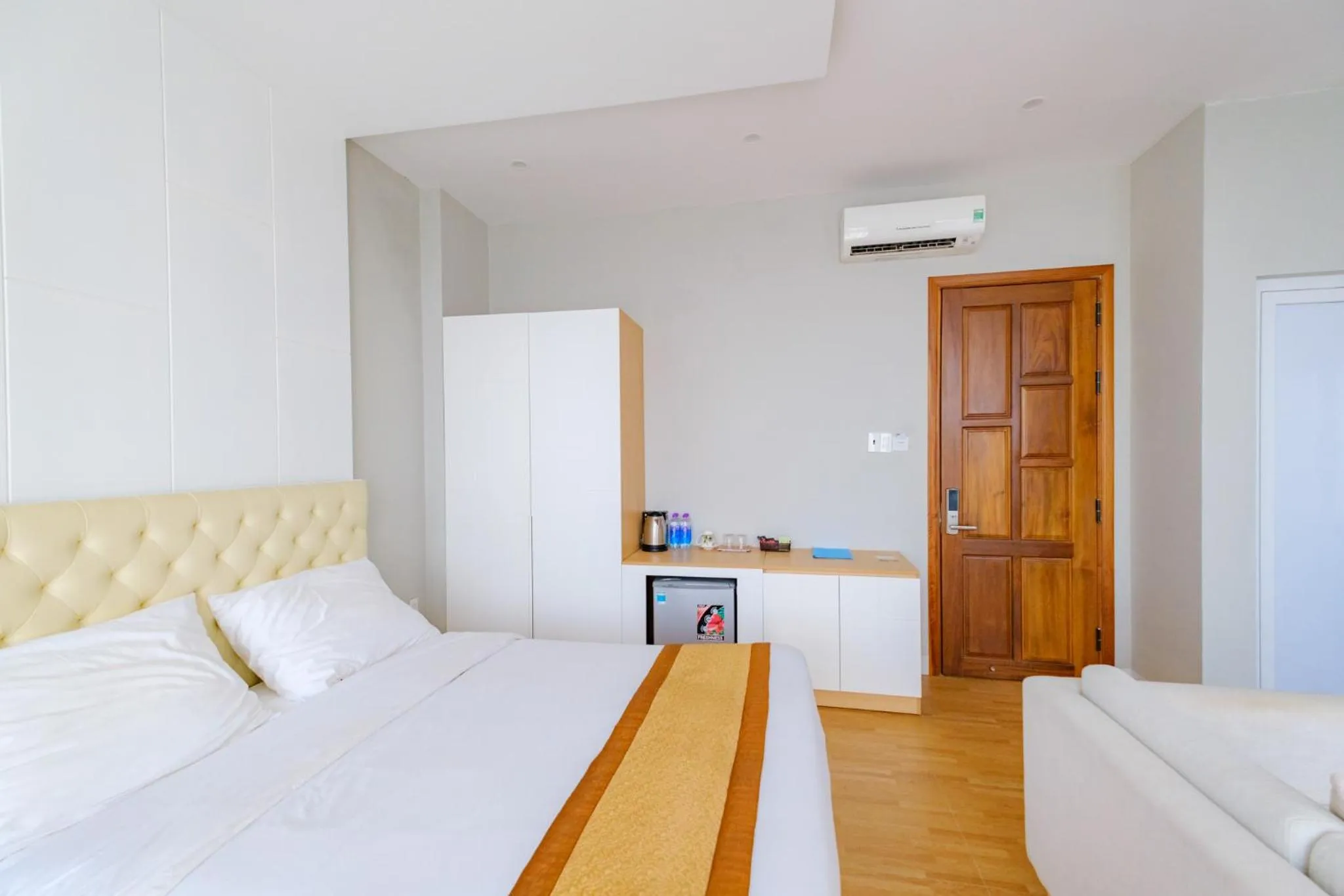 Photo of the whole room, Bed in Khách sạn Minh Long